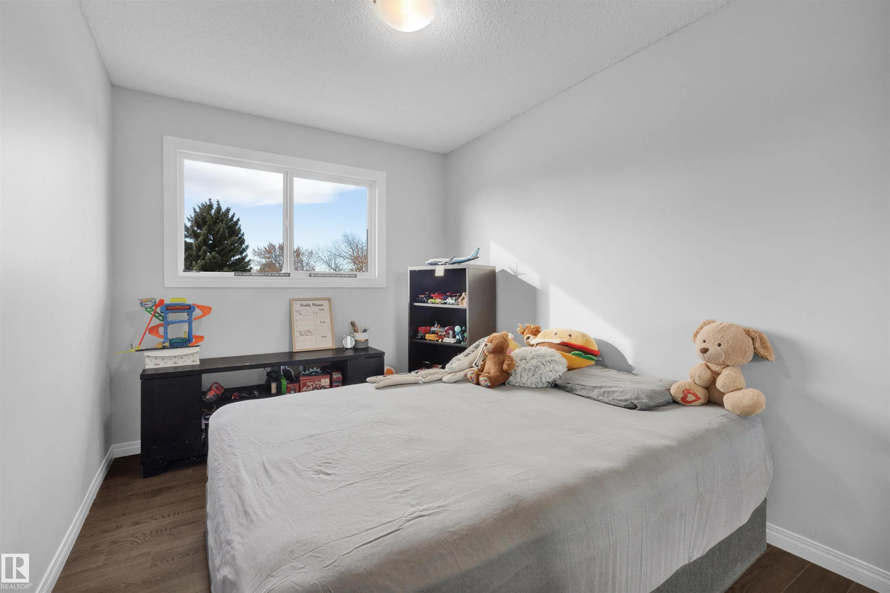 75 GRAND MEADOW Crescent