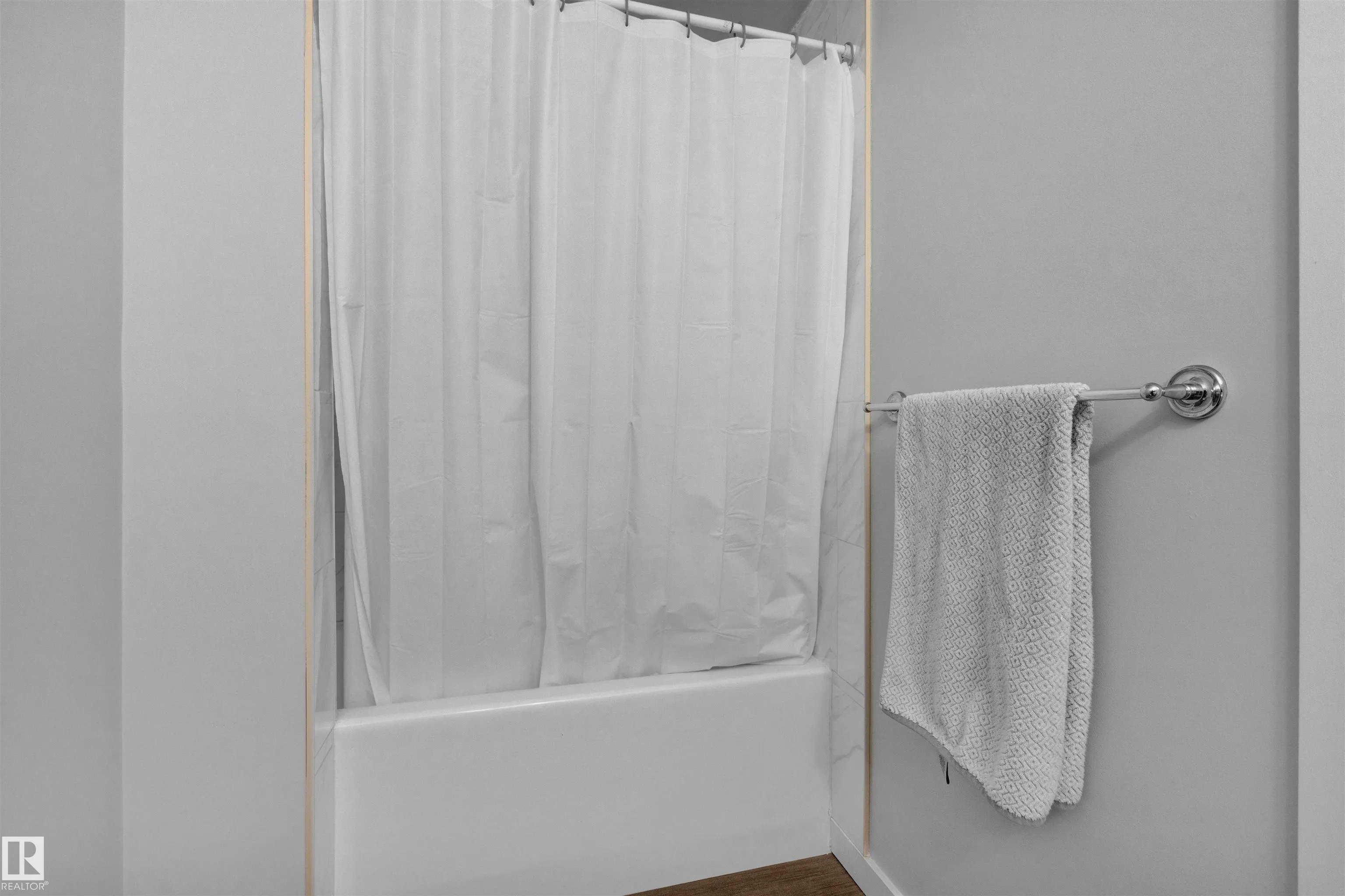 75 GRAND MEADOW Crescent