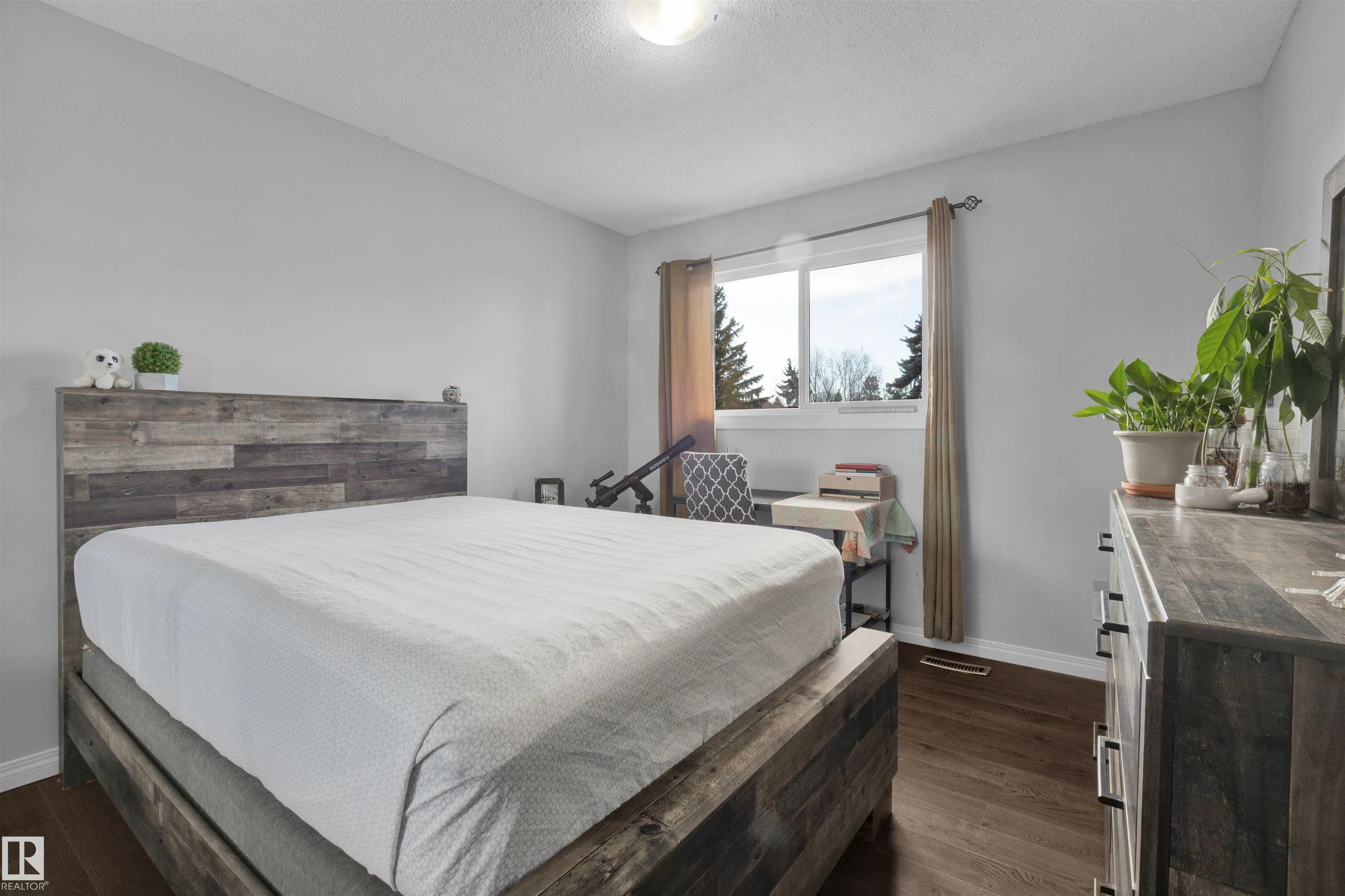 75 GRAND MEADOW Crescent