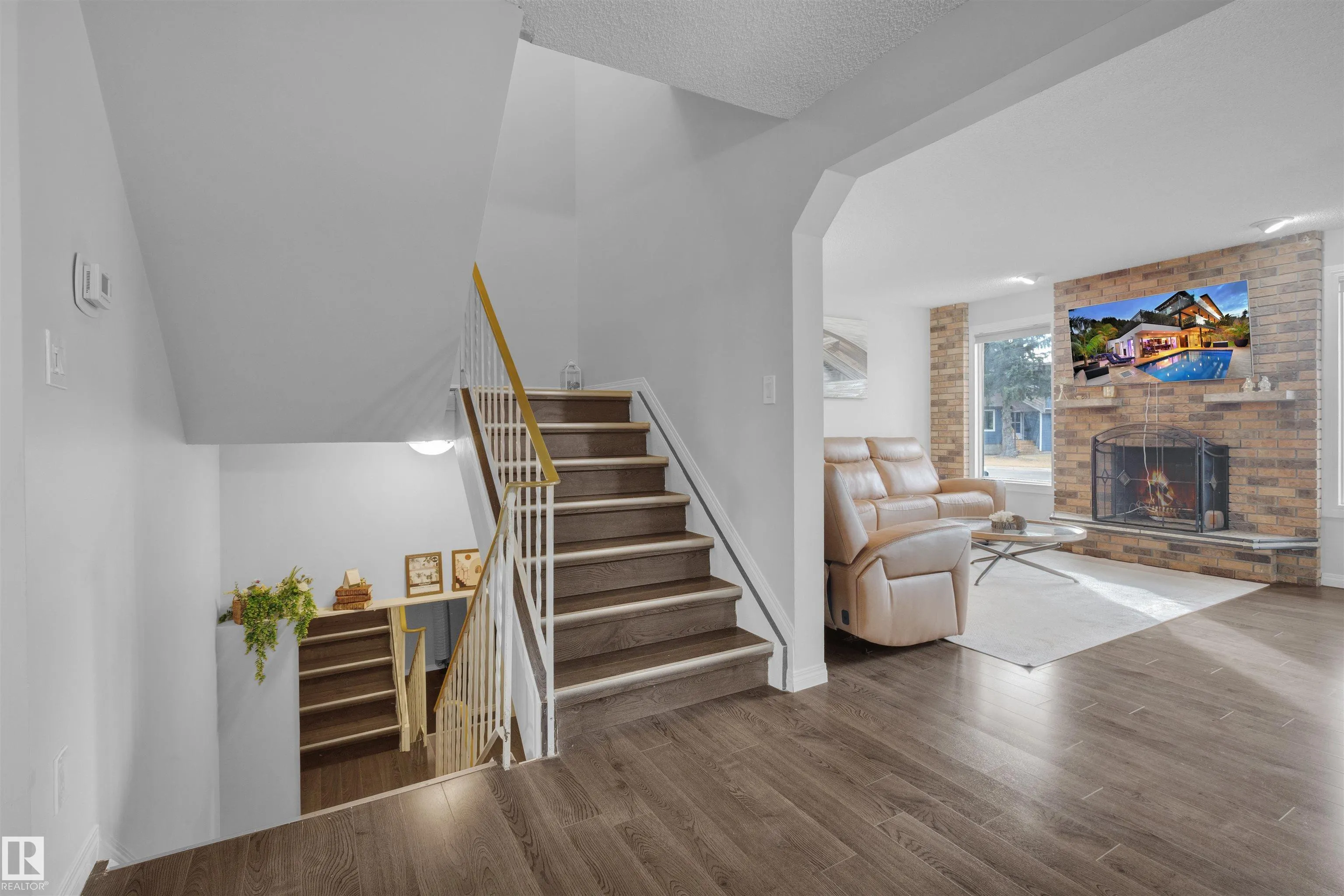 75 GRAND MEADOW Crescent