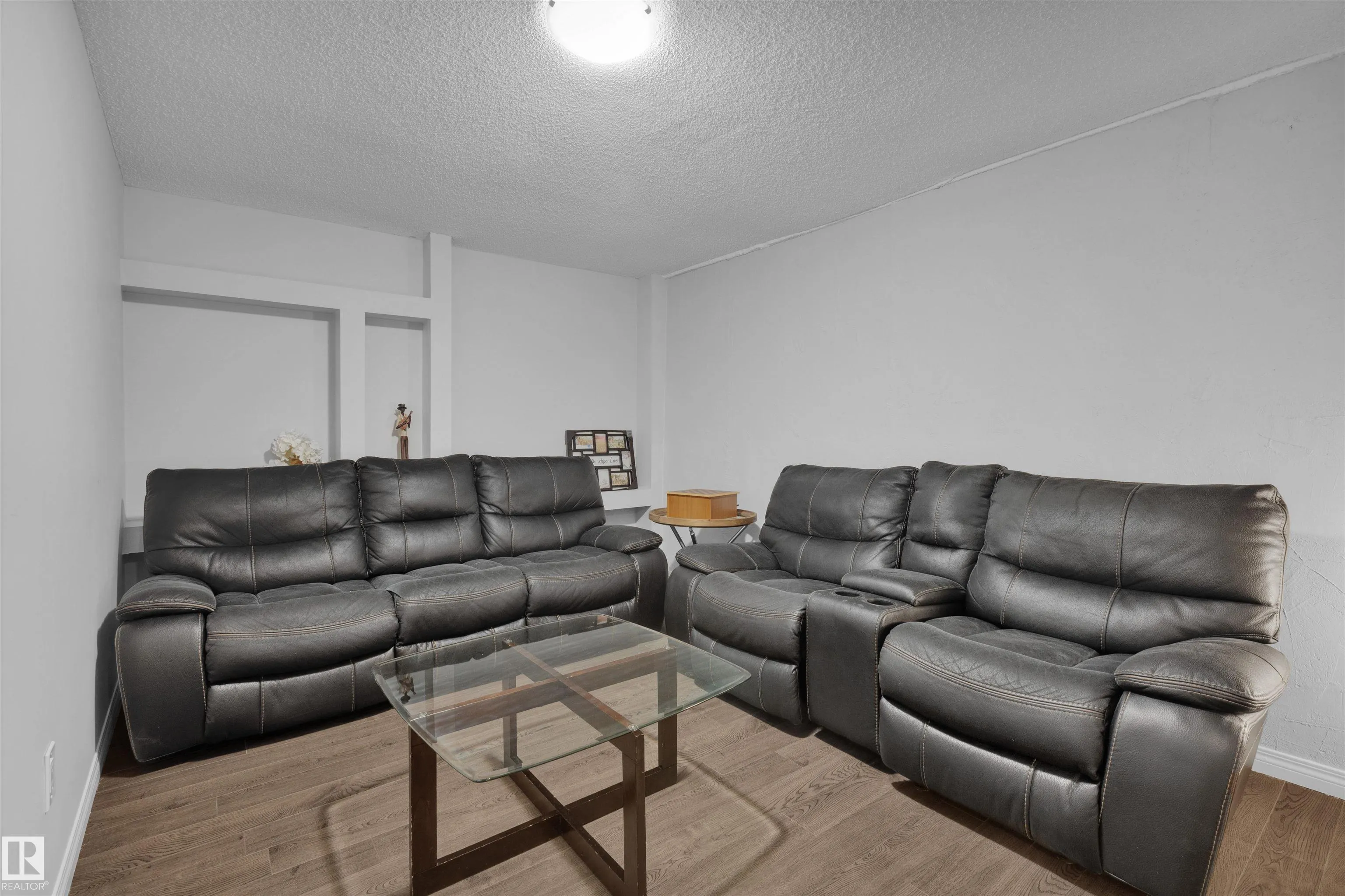 75 GRAND MEADOW Crescent