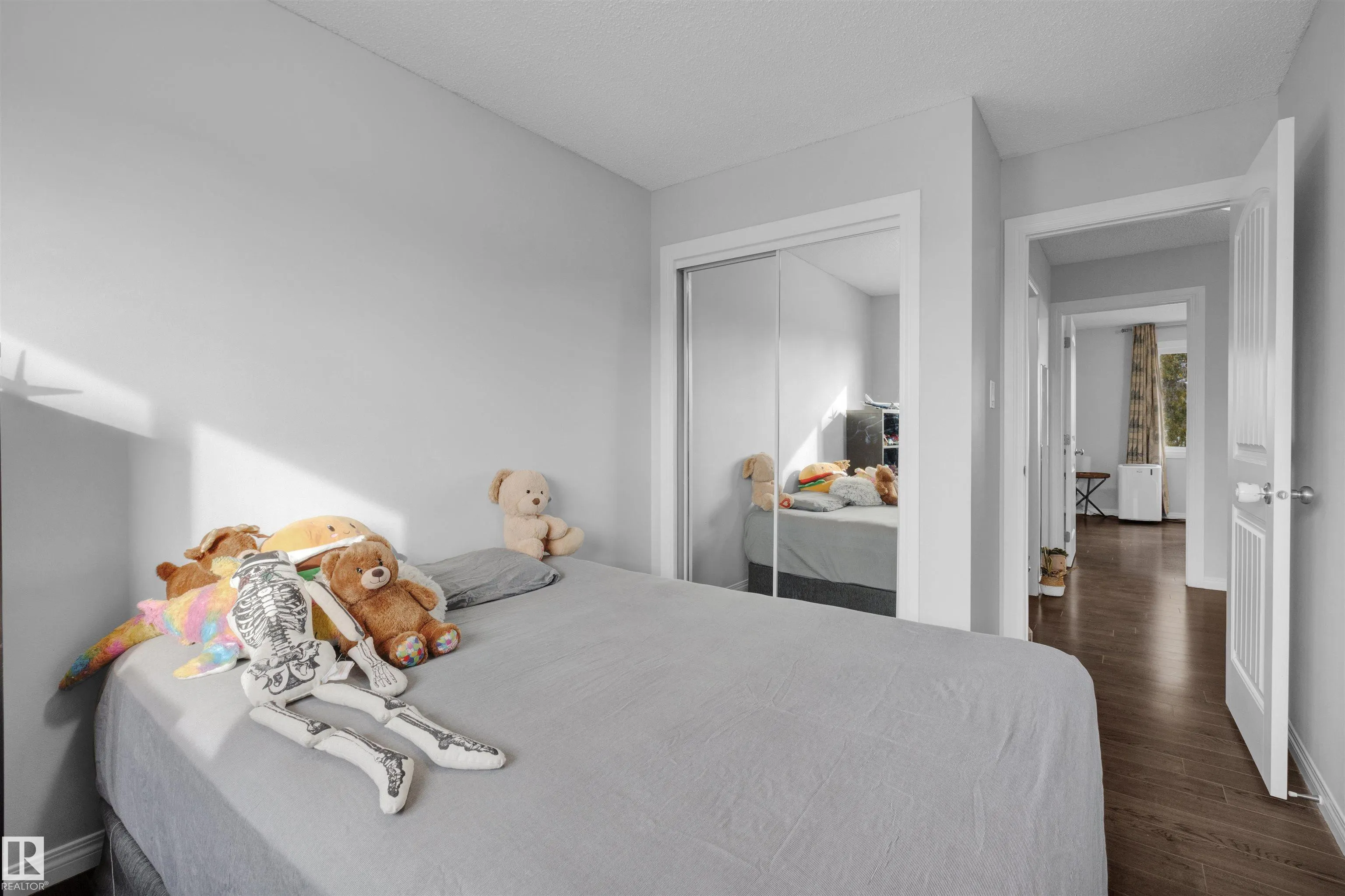 75 GRAND MEADOW Crescent