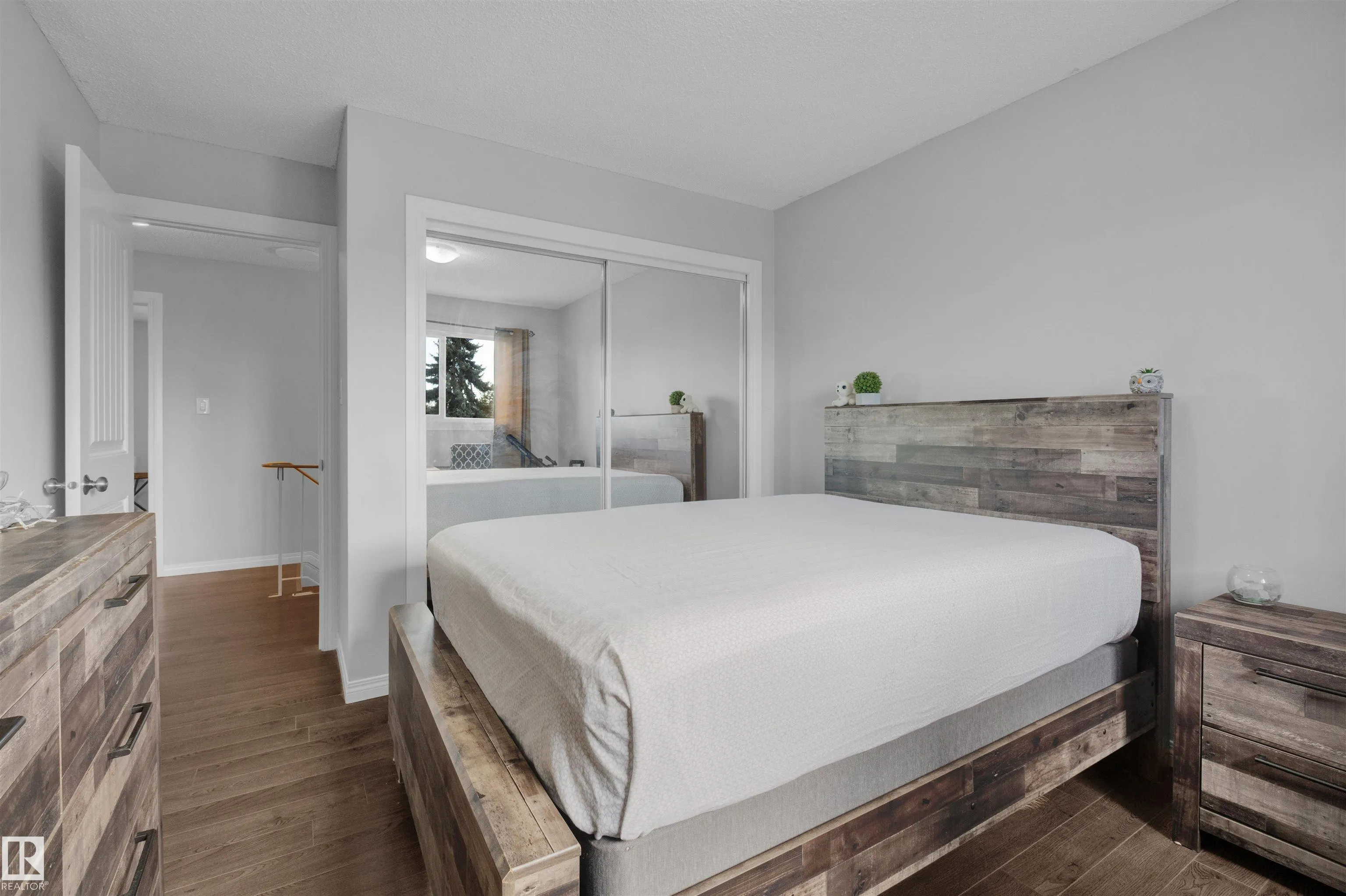 75 GRAND MEADOW Crescent