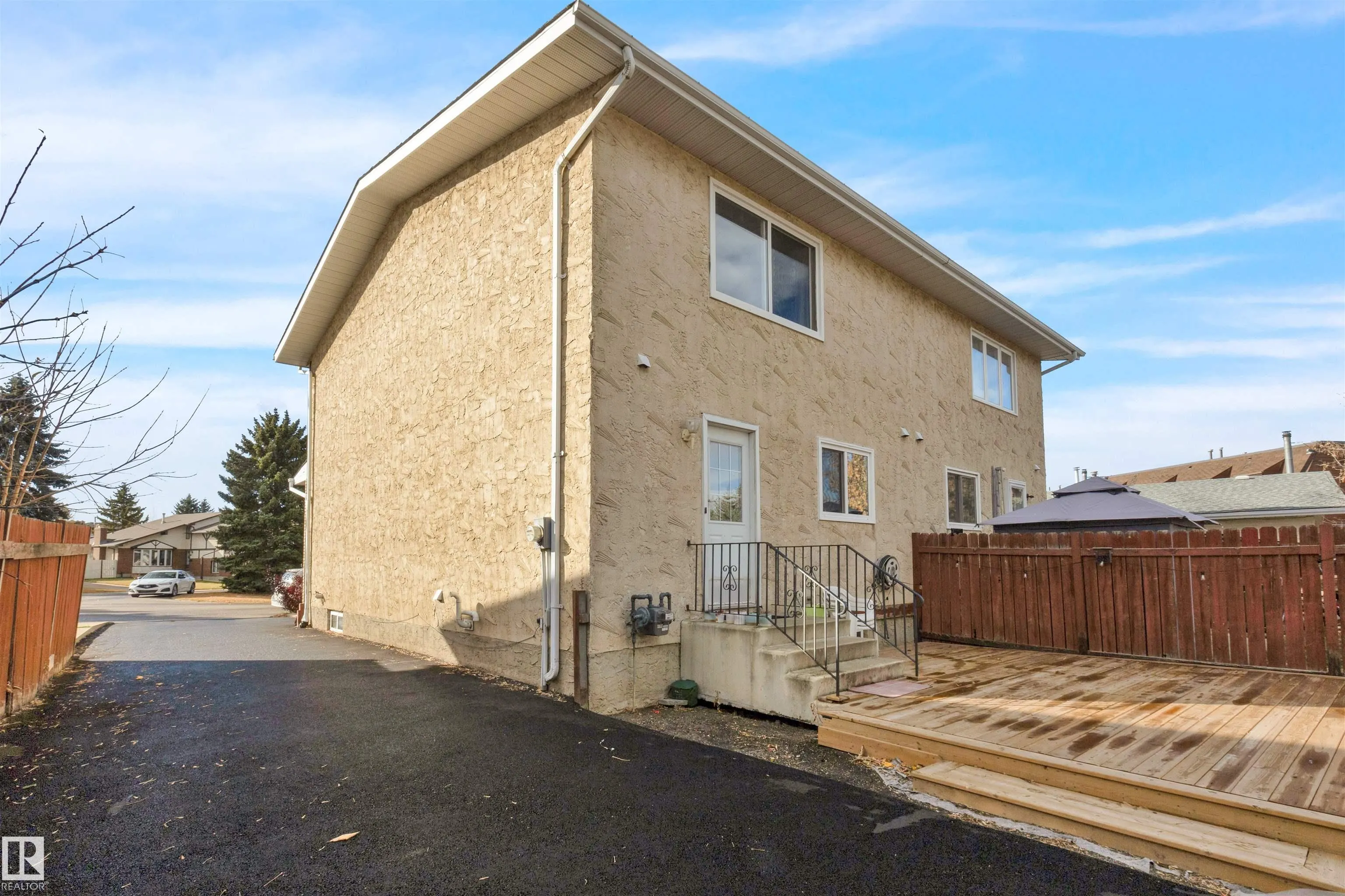 75 GRAND MEADOW Crescent