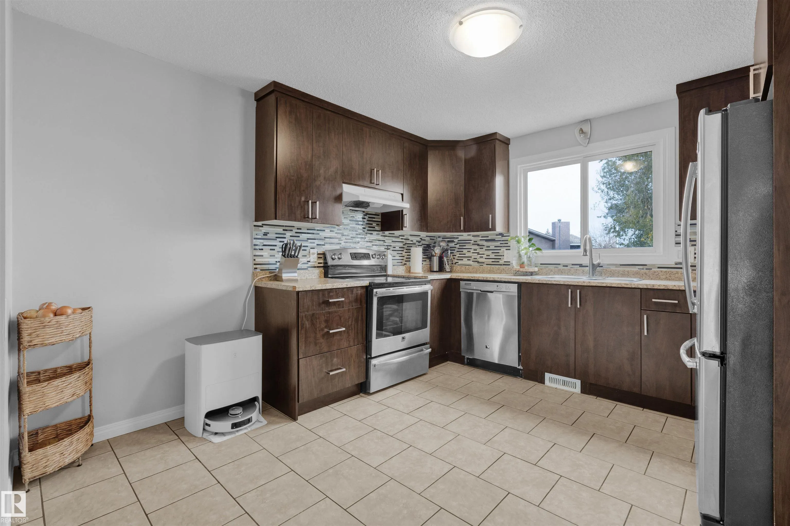 75 GRAND MEADOW Crescent