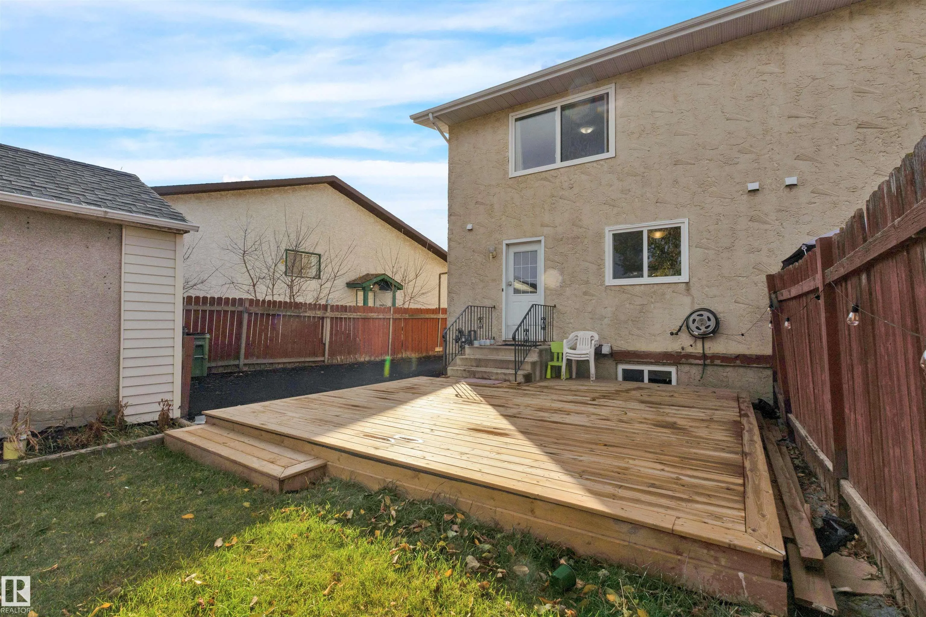 75 GRAND MEADOW Crescent