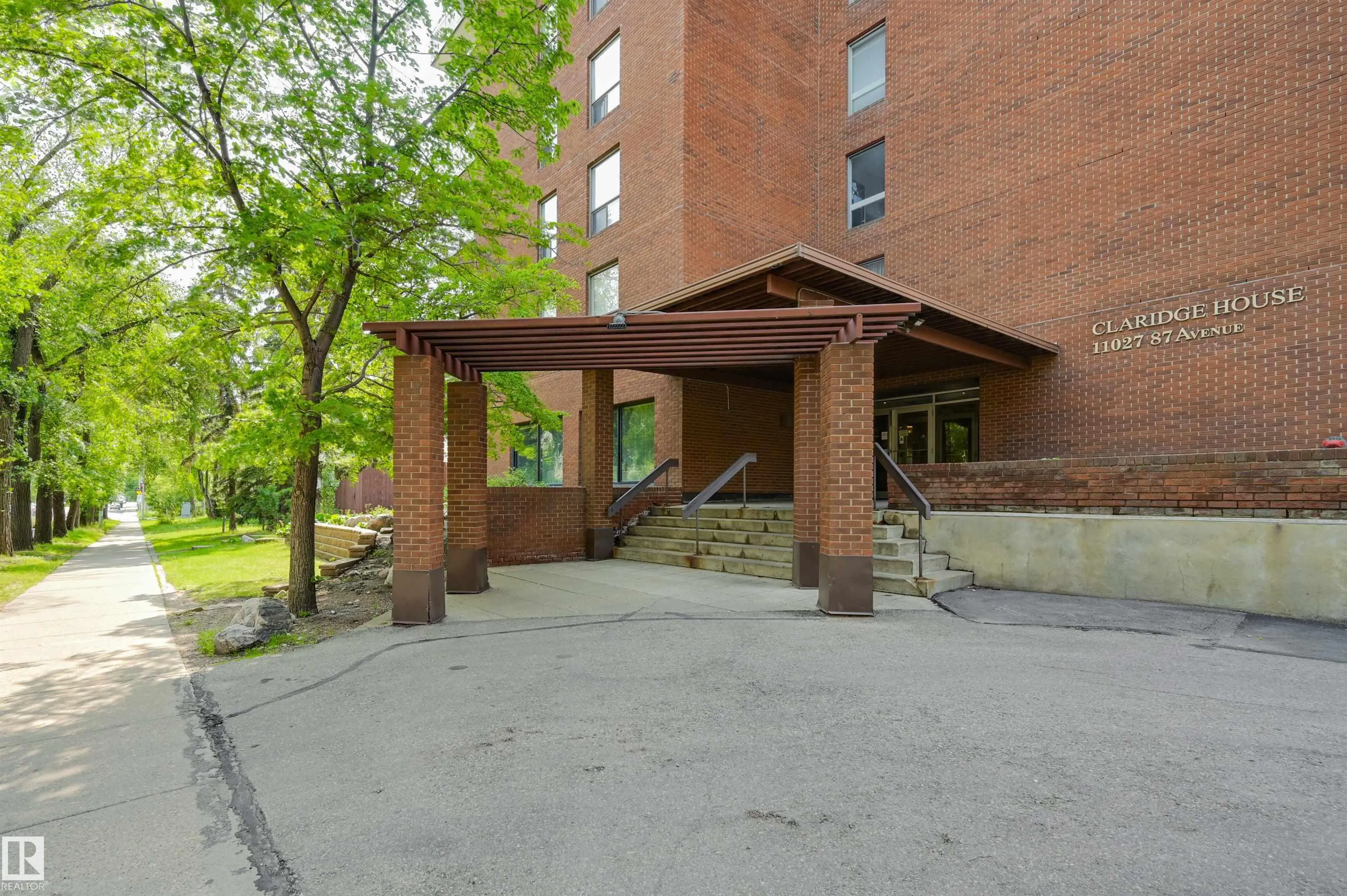 11027 87 Avenue