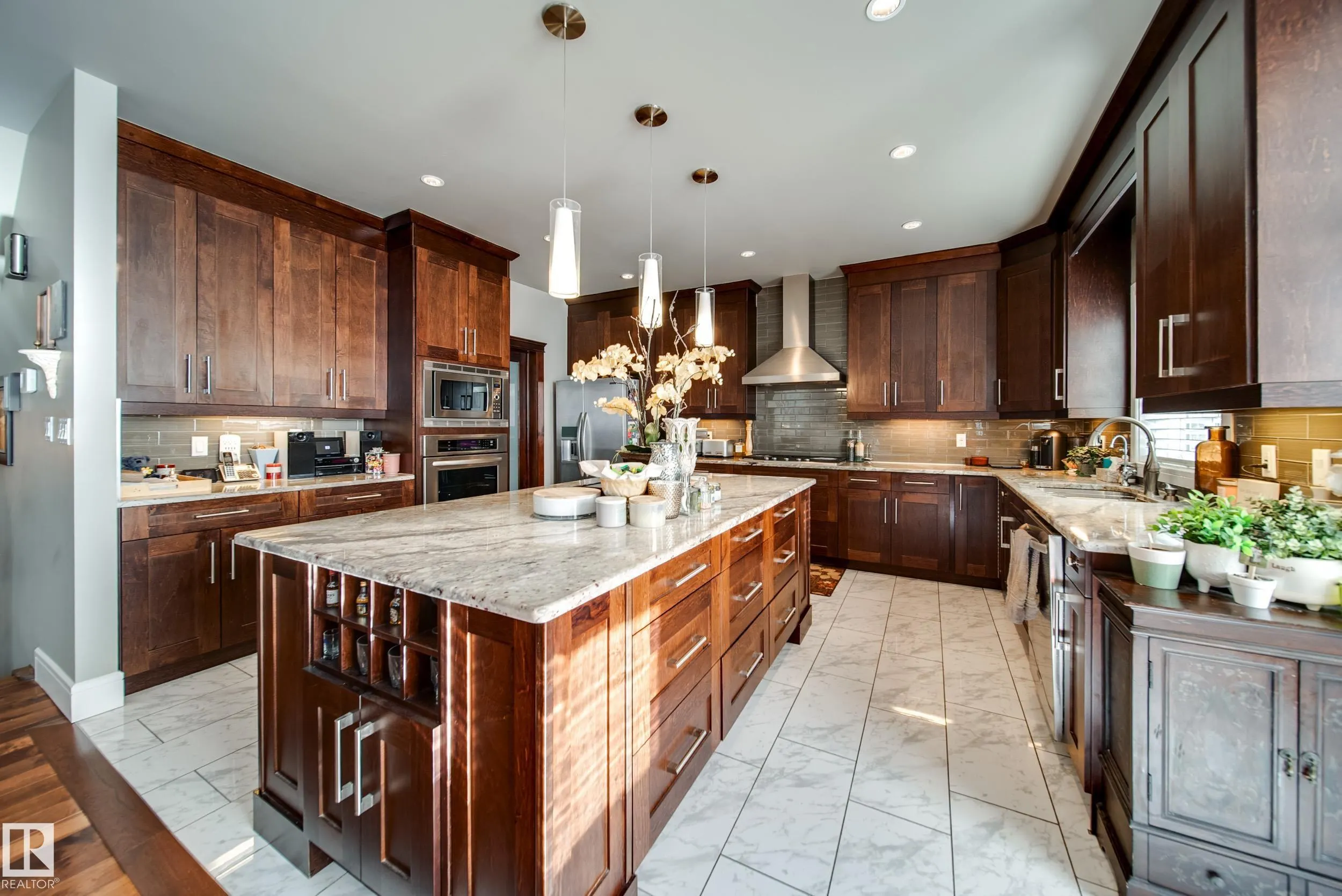 5410 MCLUHAN END End