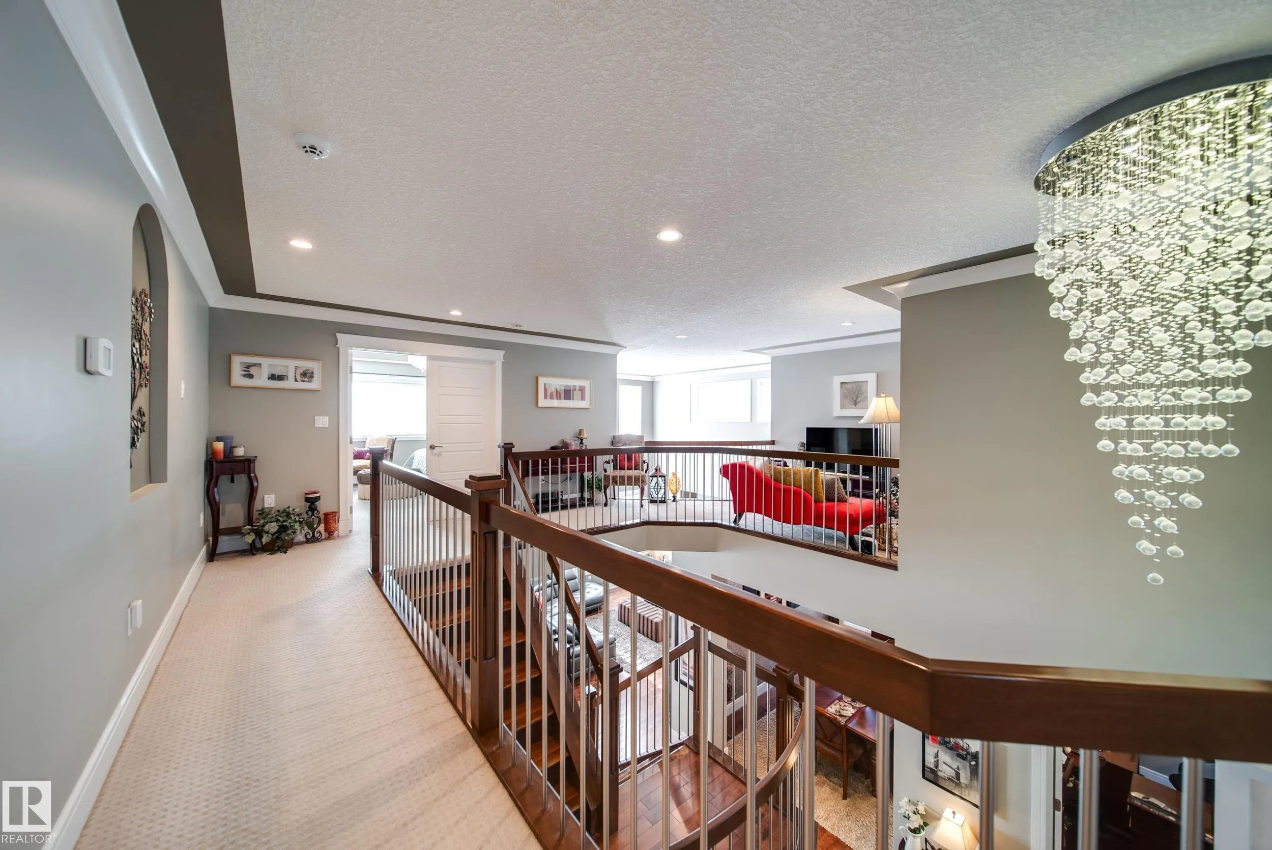 5410 MCLUHAN END End