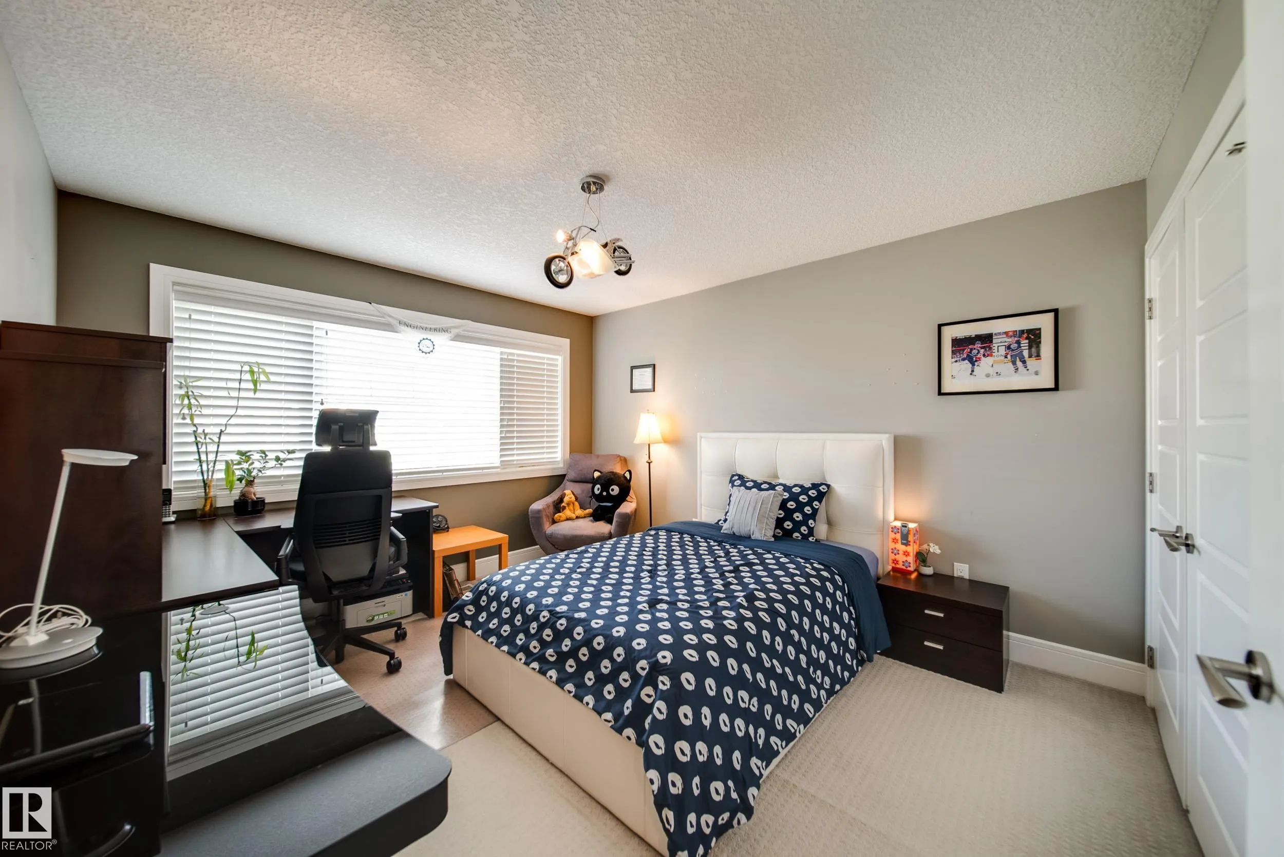 5410 MCLUHAN END End