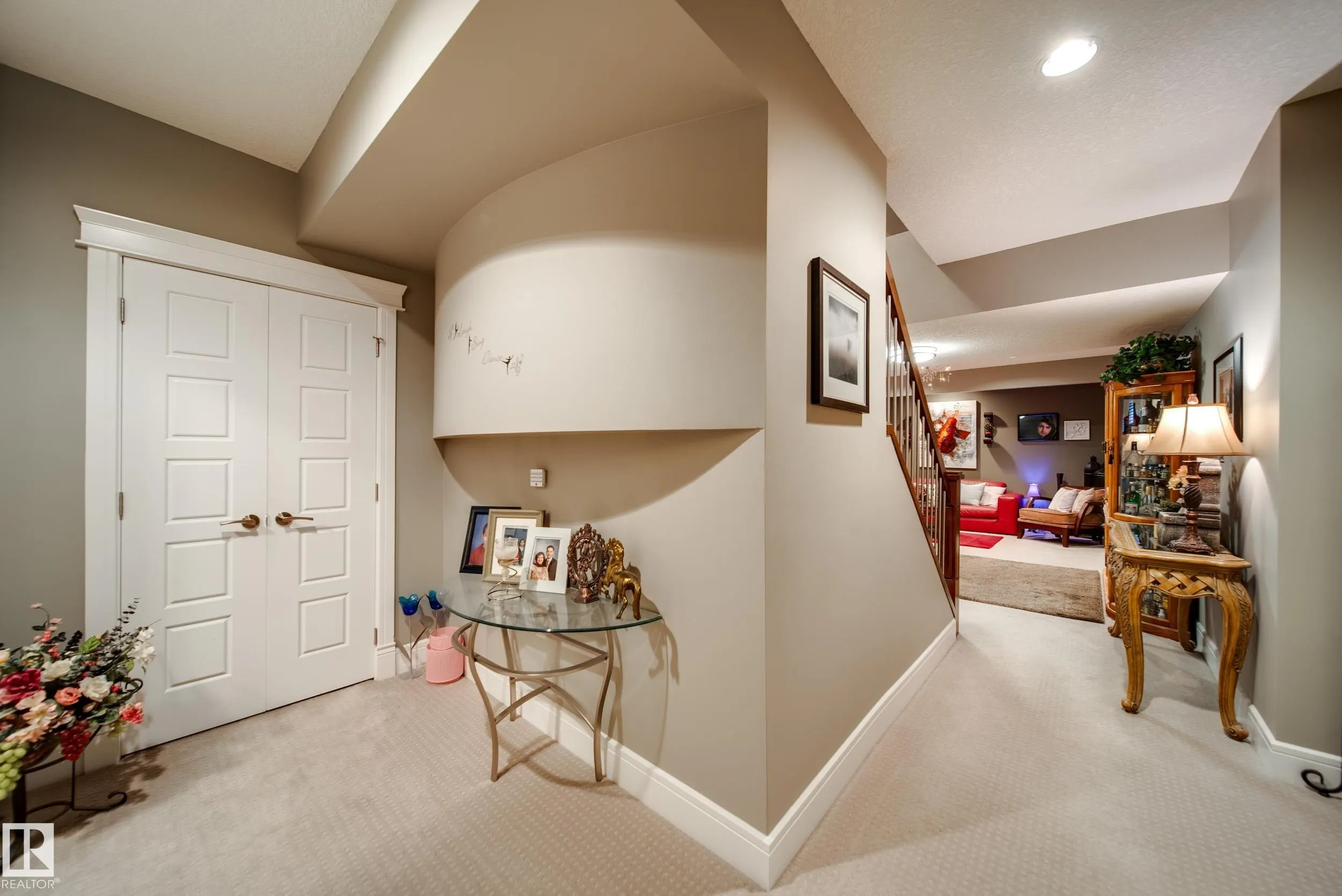 5410 MCLUHAN END End