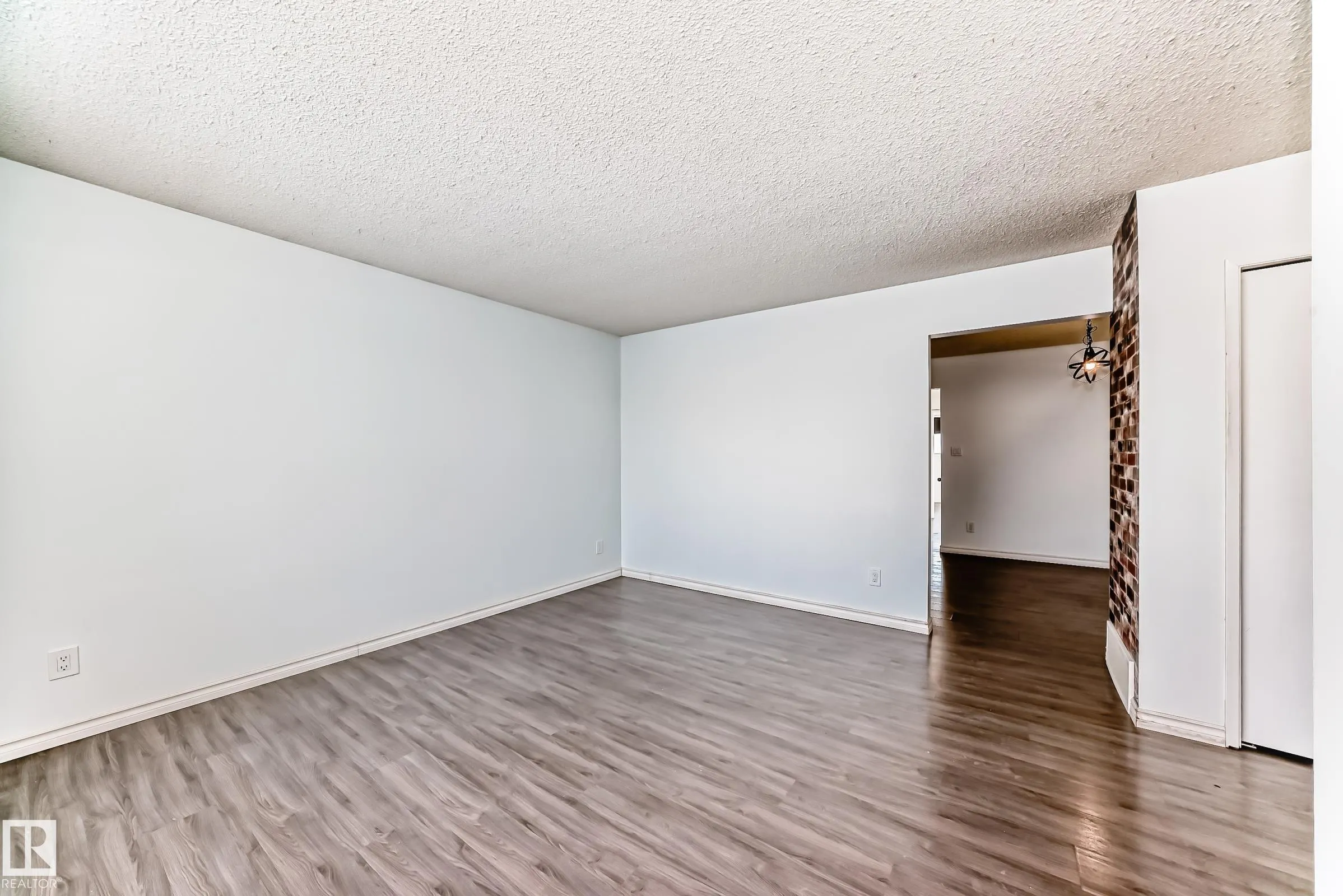 9623/9625 73 Avenue