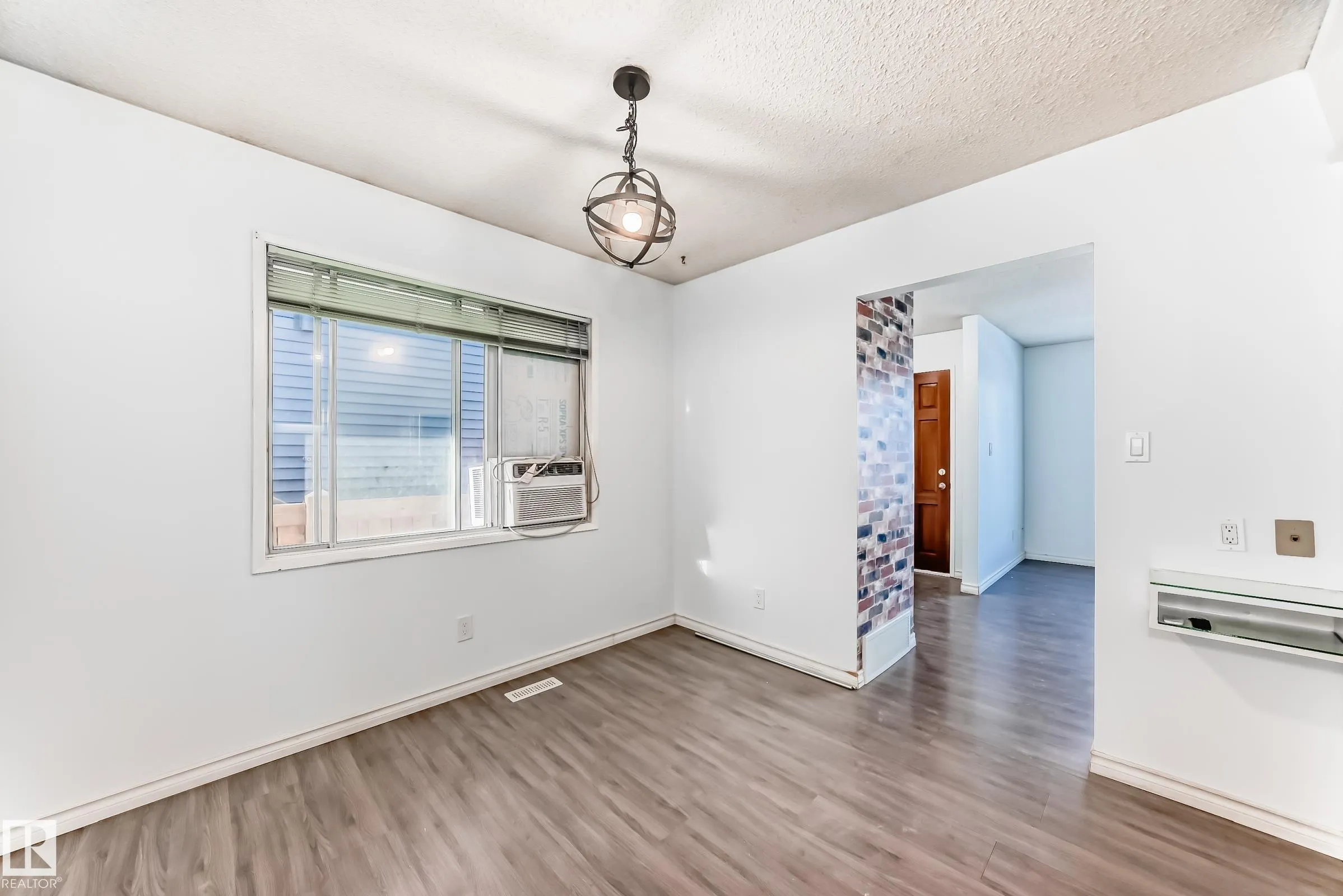 9623/9625 73 Avenue