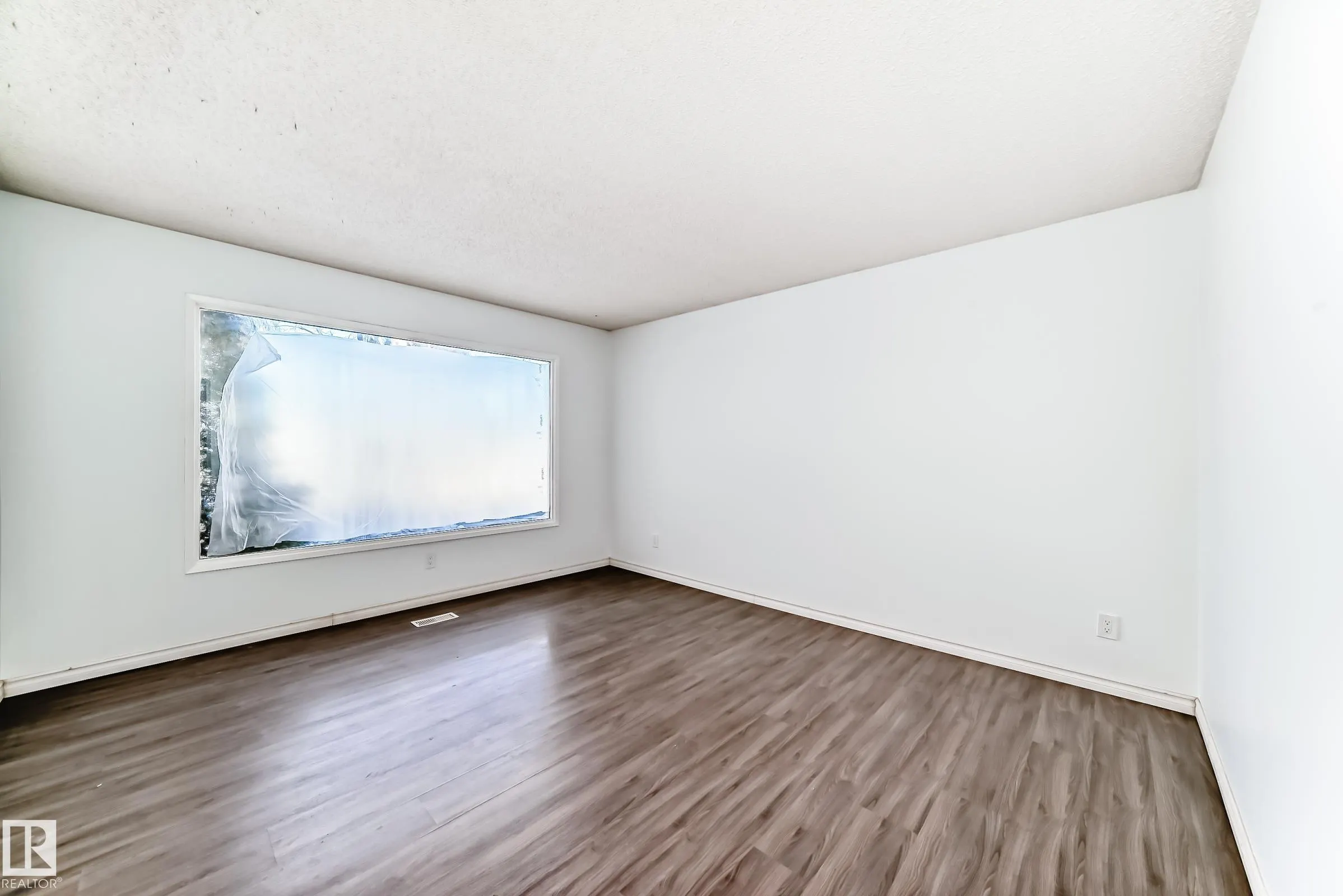 9623/9625 73 Avenue