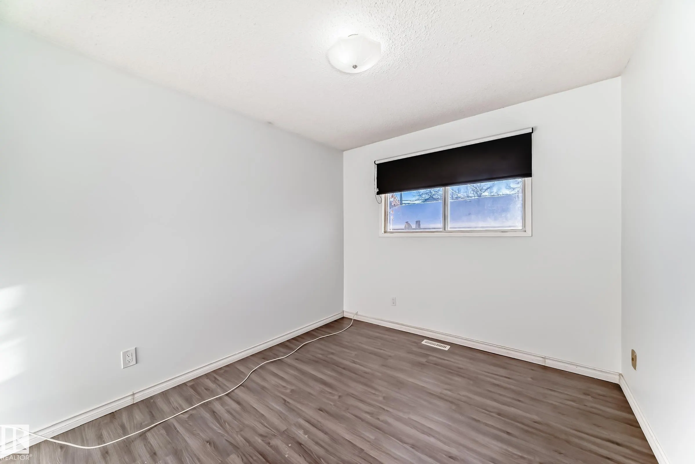 9623/9625 73 Avenue