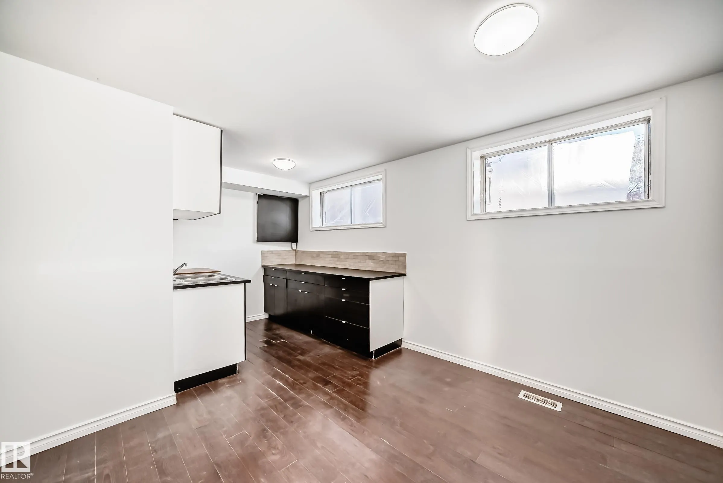 9623/9625 73 Avenue