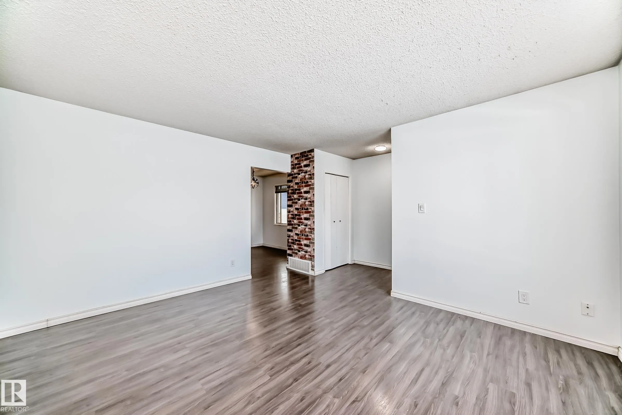 9623/9625 73 Avenue