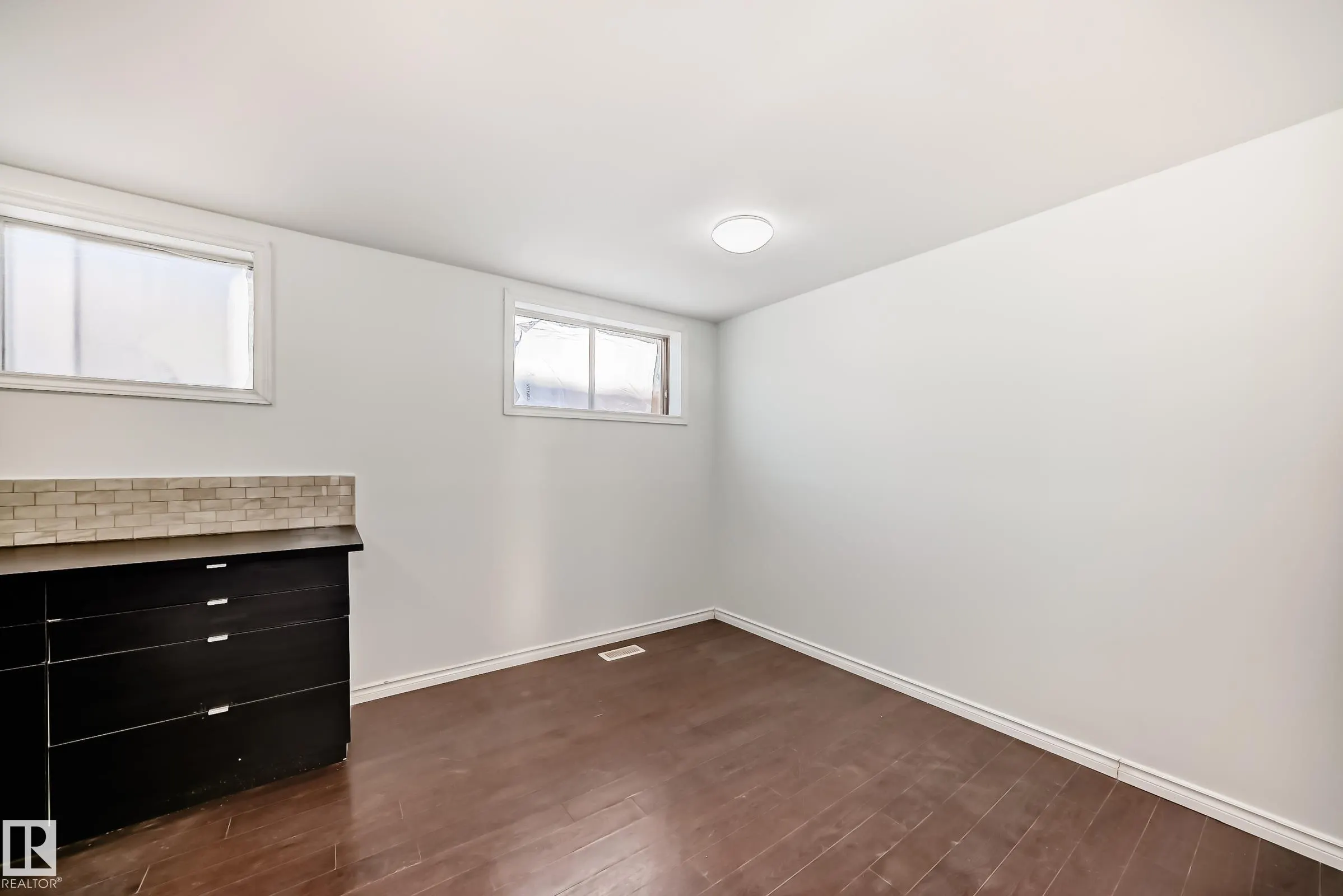 9623/9625 73 Avenue