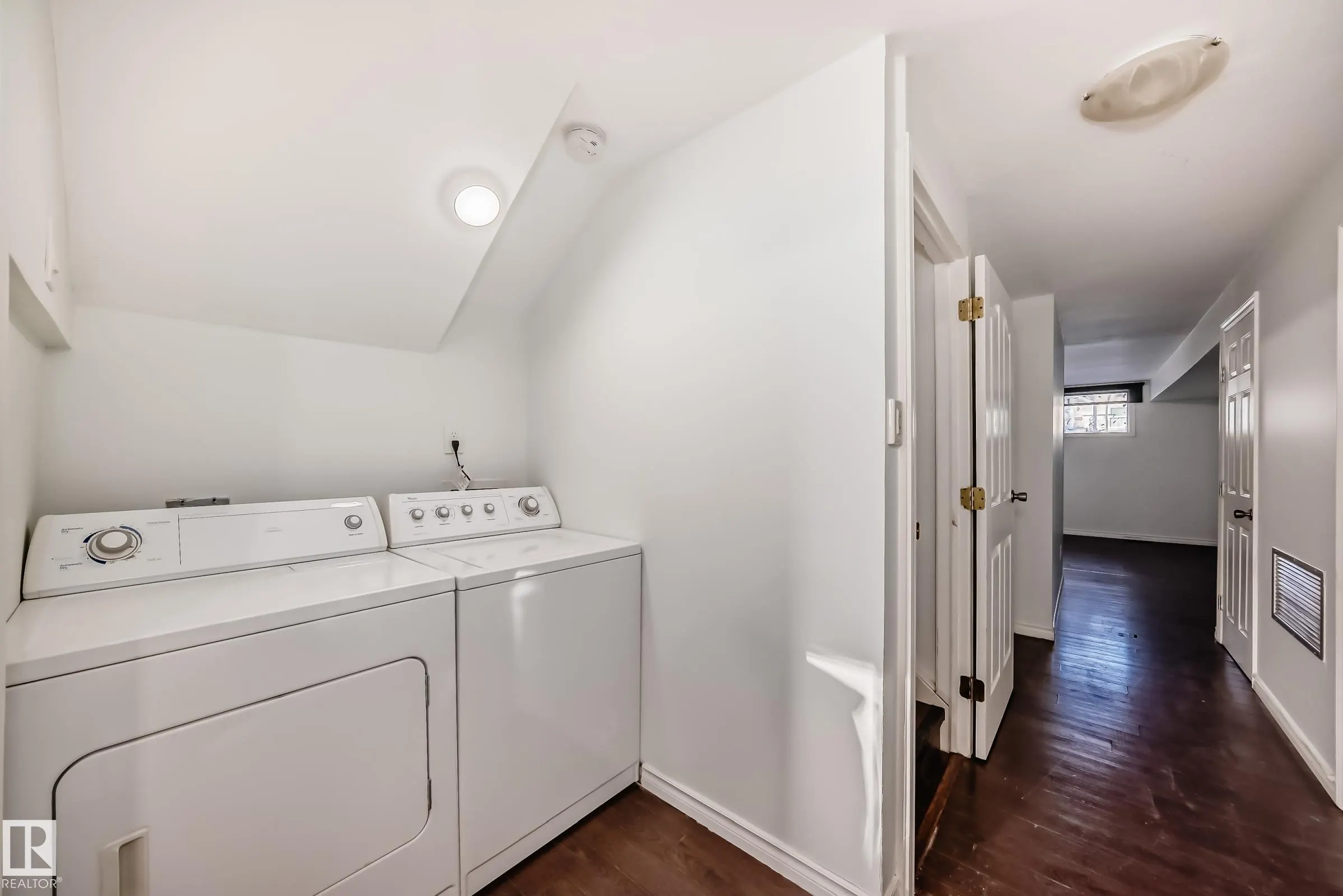 9623/9625 73 Avenue