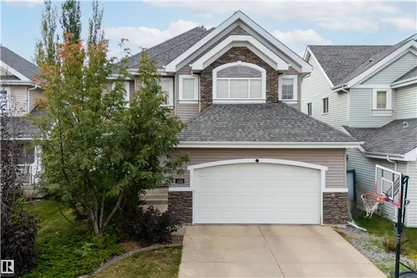 520 STEWART Crescent