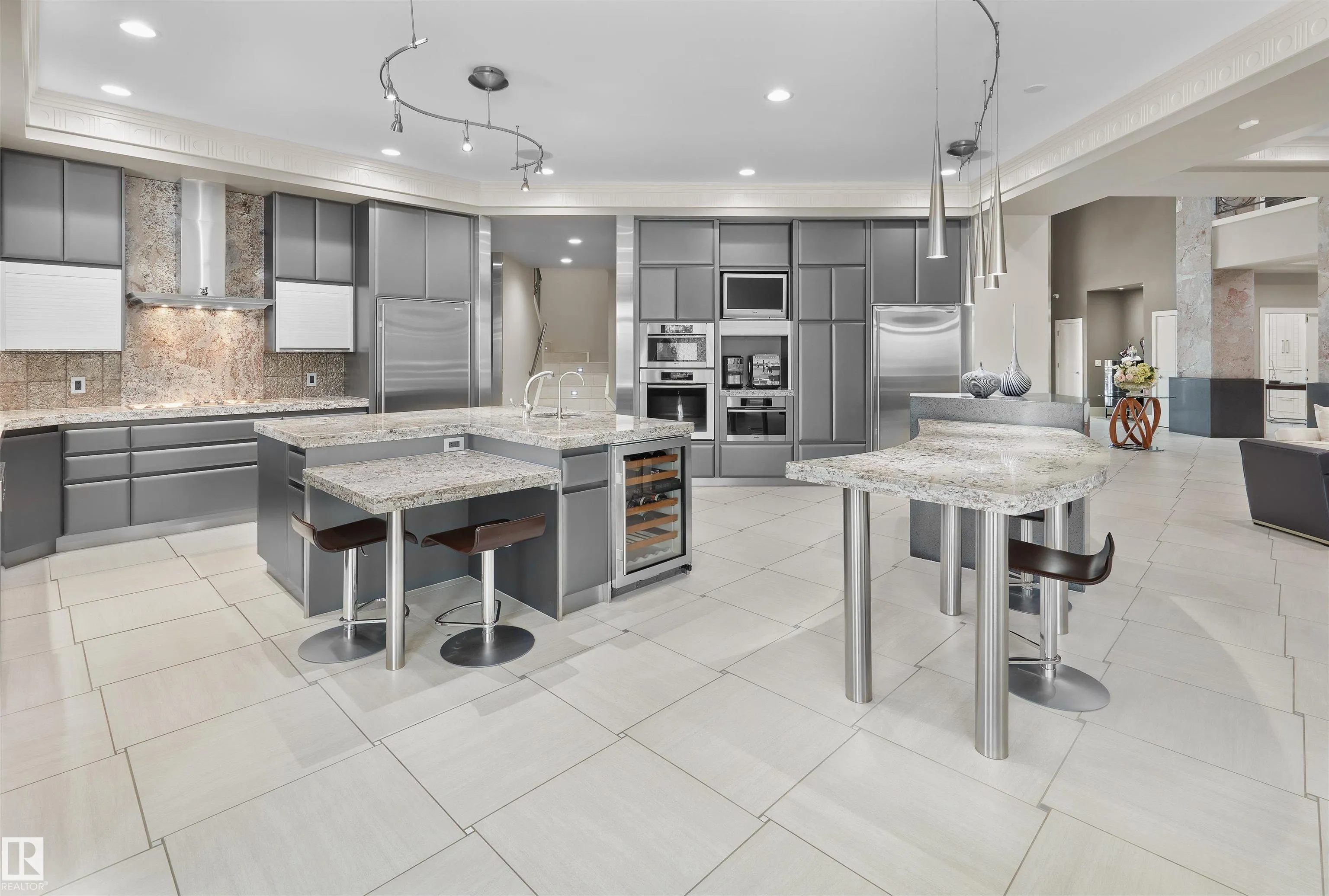 16 WINDERMERE Drive