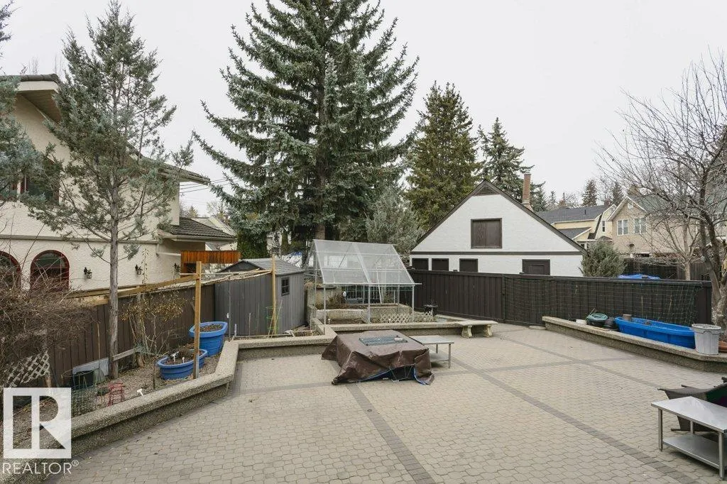 11 WELLINGTON Crescent