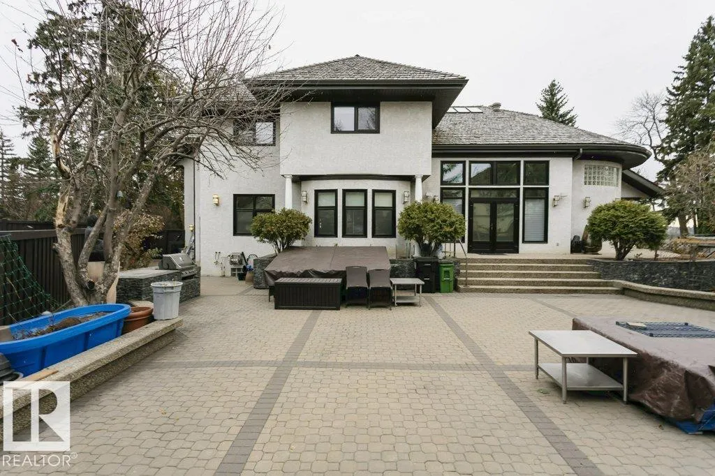11 WELLINGTON Crescent