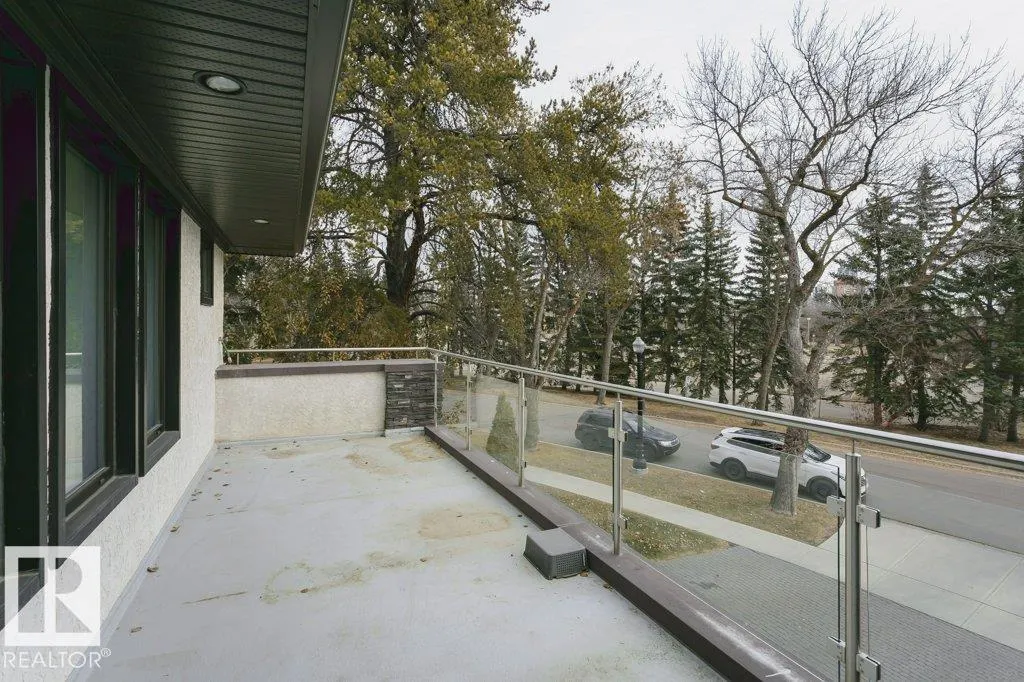11 WELLINGTON Crescent