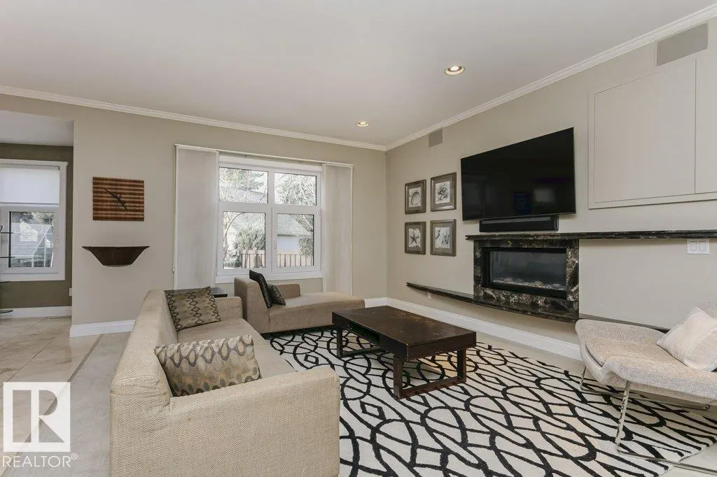 11 WELLINGTON Crescent