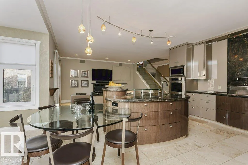 11 WELLINGTON Crescent