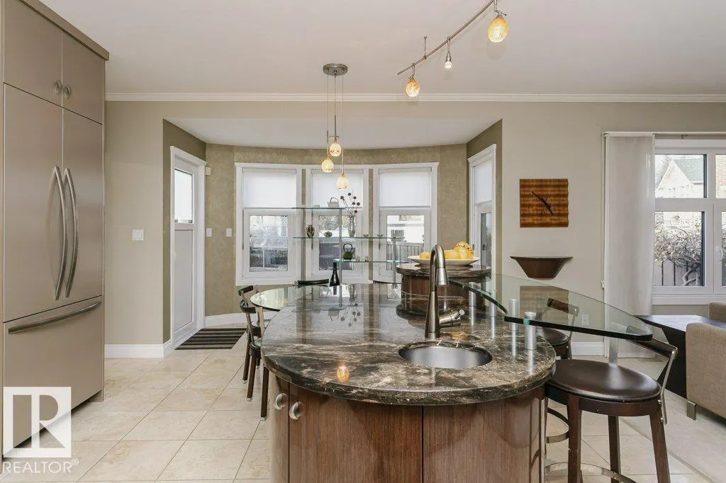 11 WELLINGTON Crescent