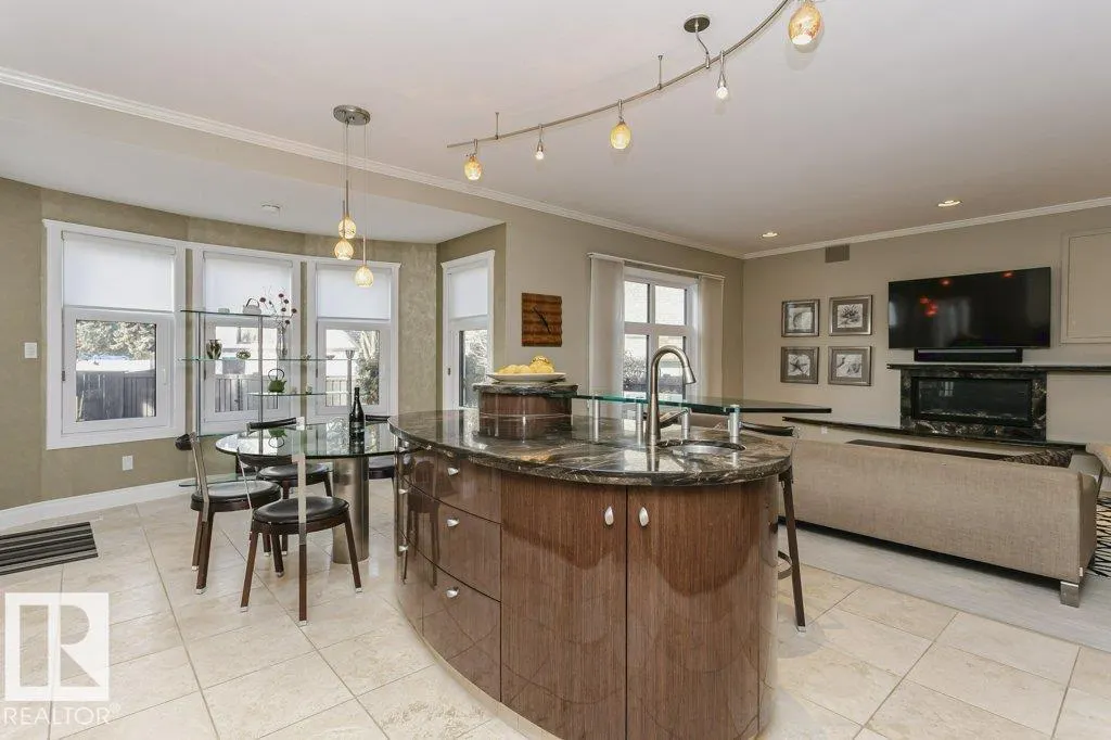 11 WELLINGTON Crescent