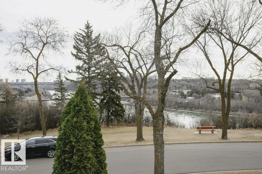 11 WELLINGTON Crescent