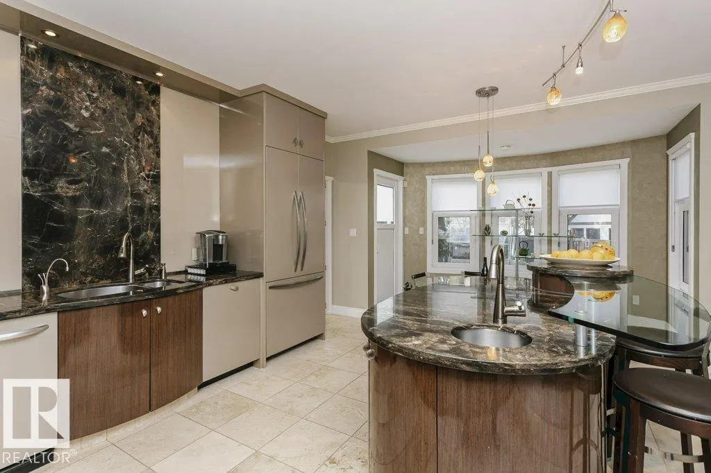 11 WELLINGTON Crescent