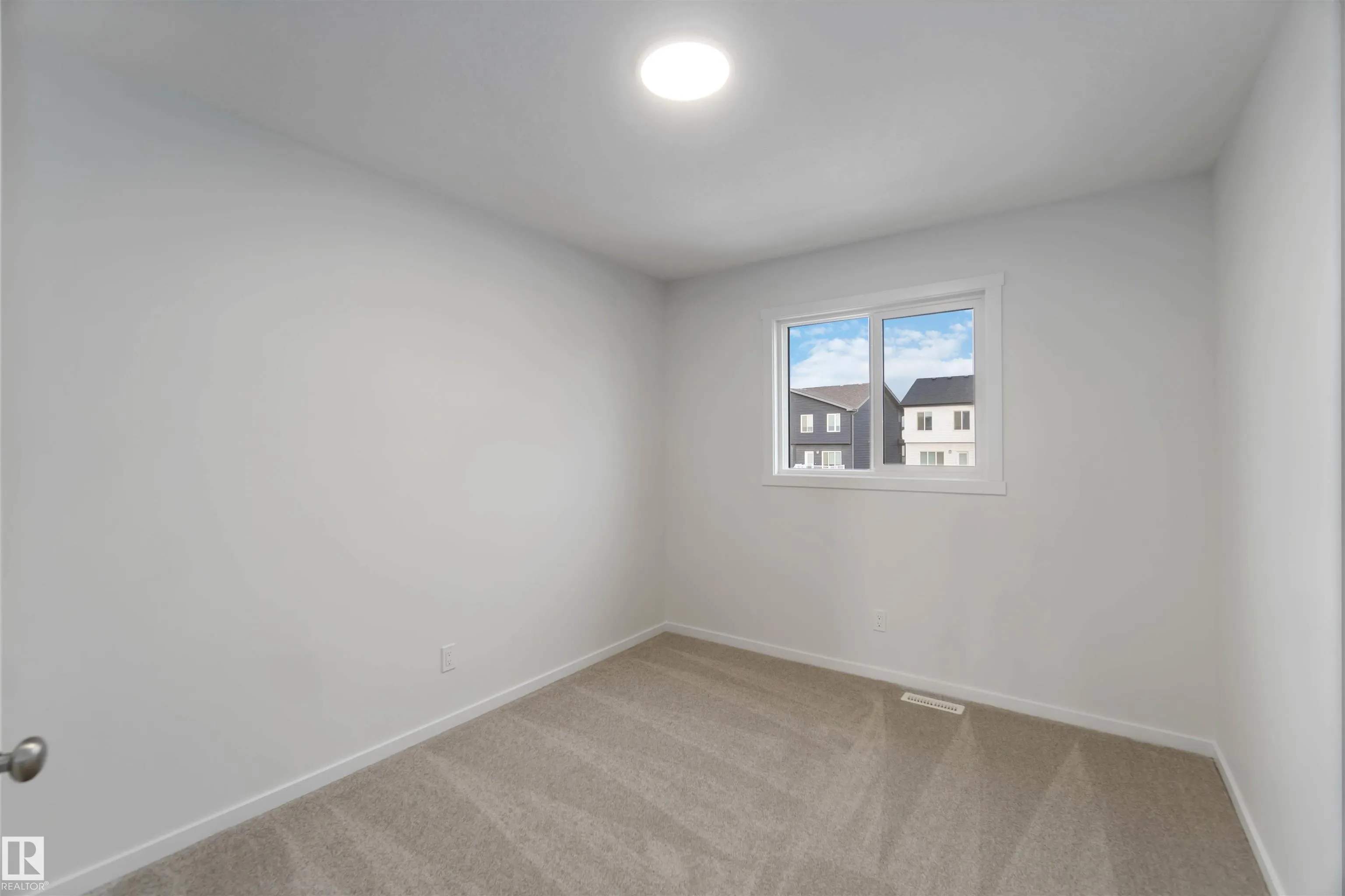 5452 Hawthorn Run