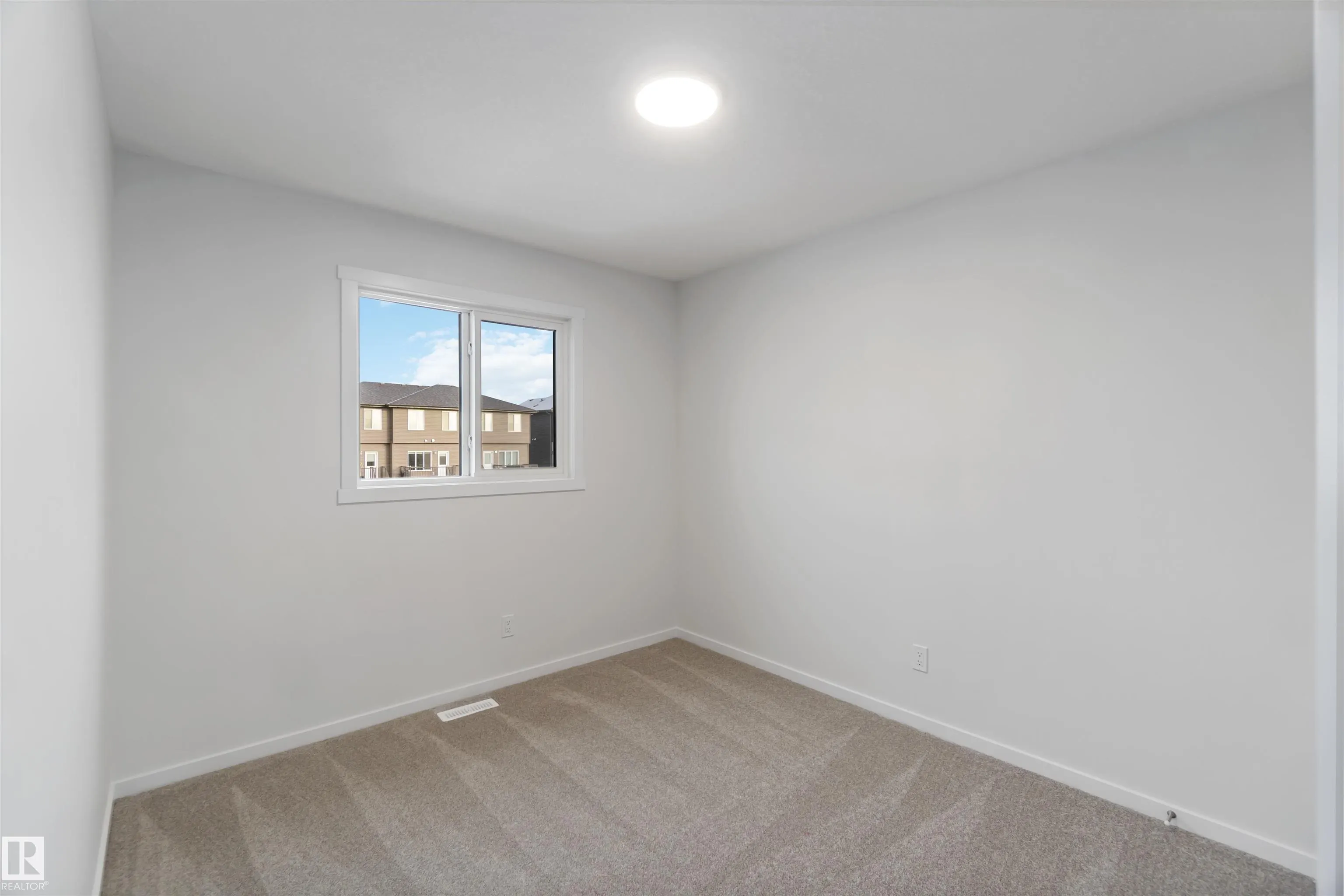 5452 Hawthorn Run