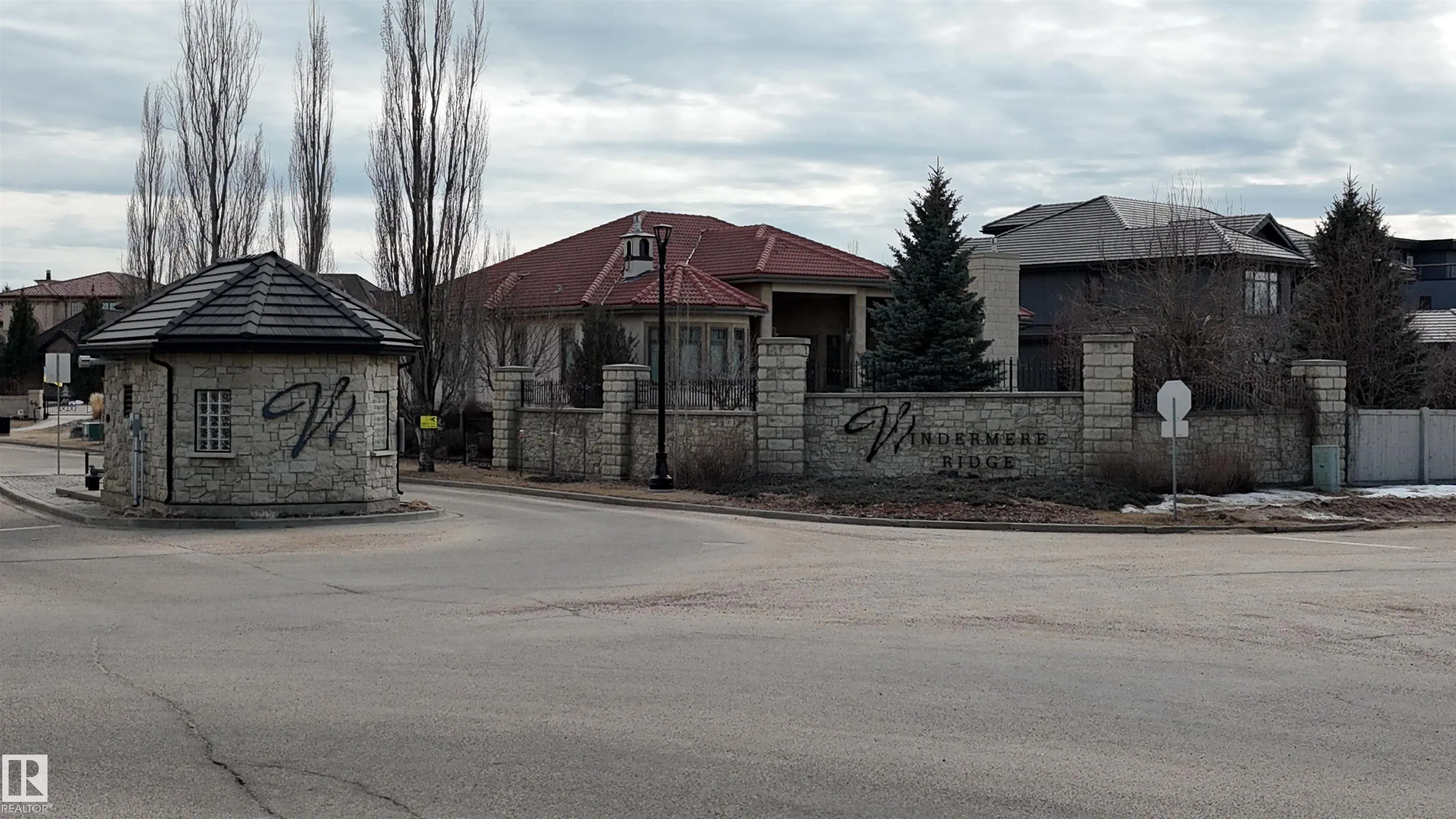 24 WINDERMERE Drive