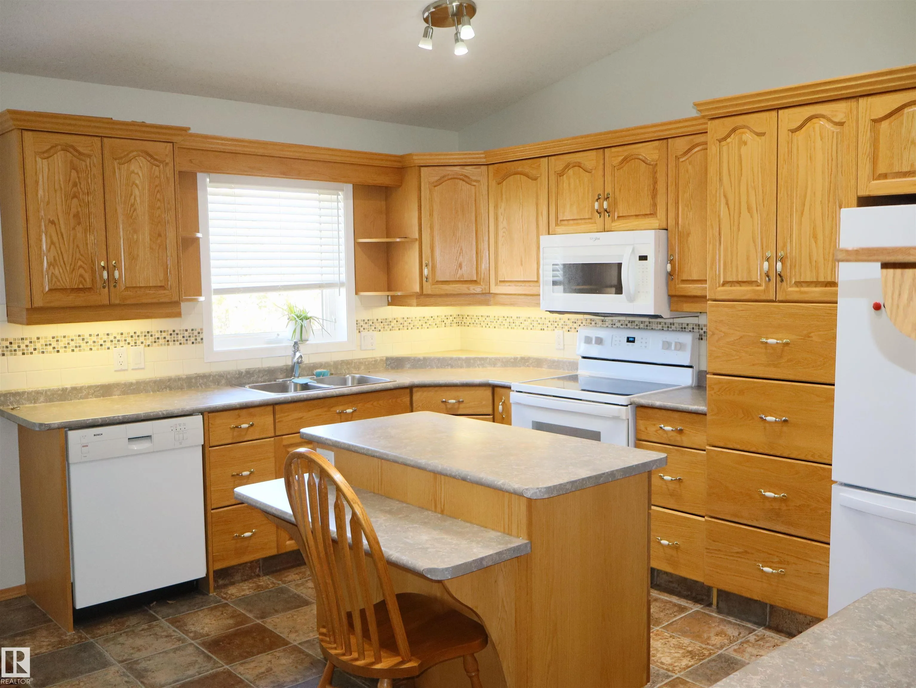 5802 52 Avenue