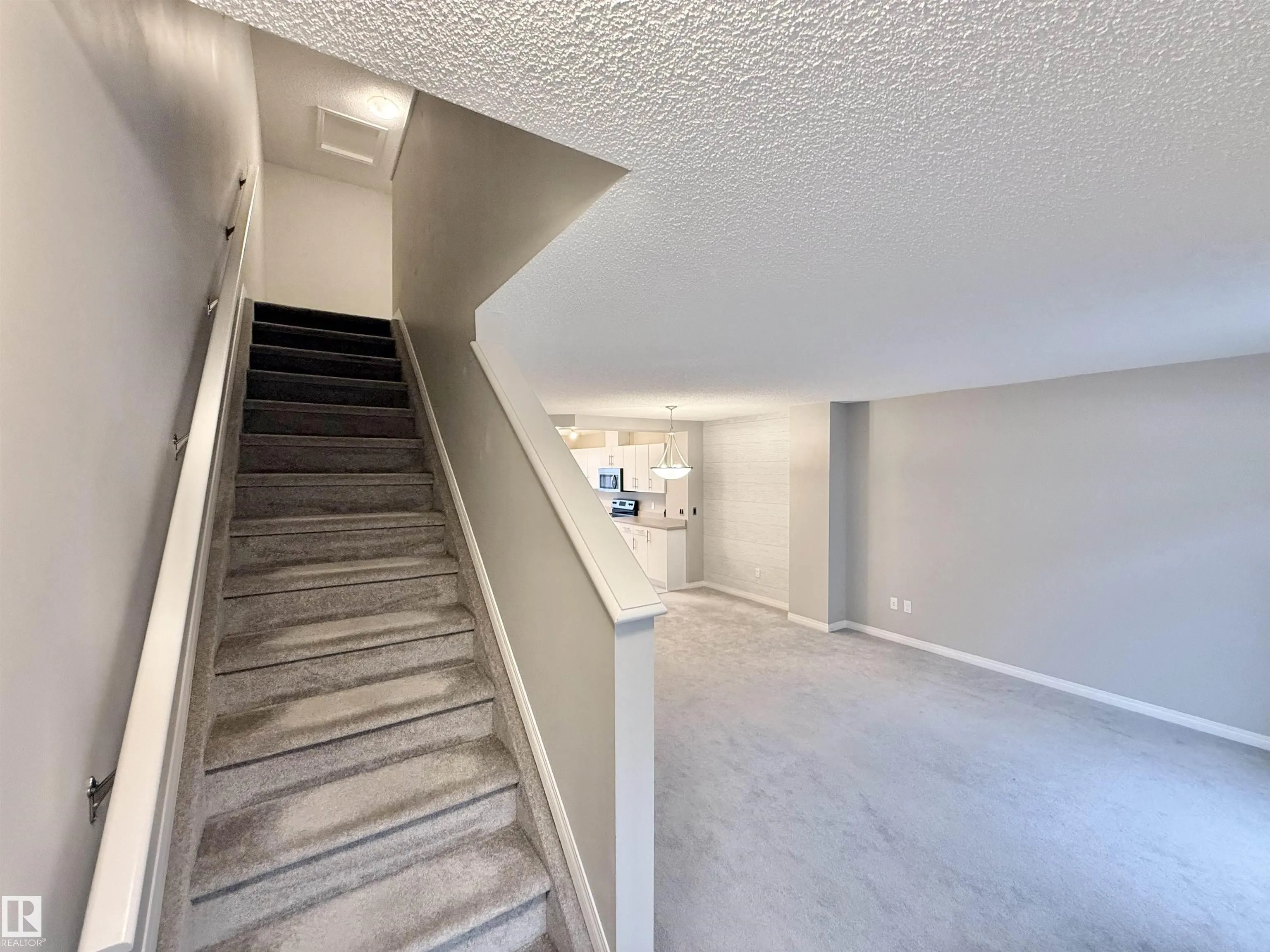 465 HEMINGWAY Road