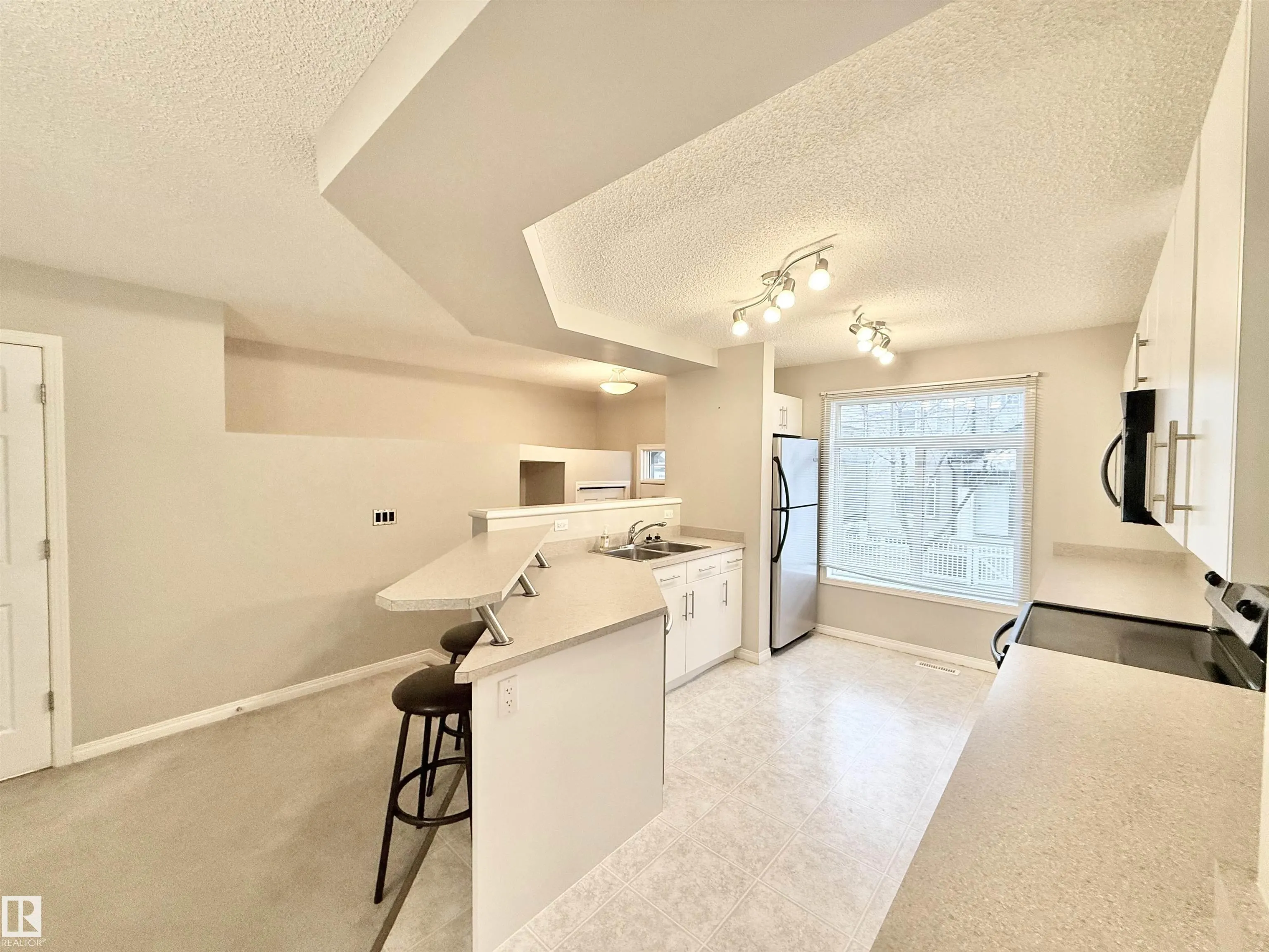 465 HEMINGWAY Road