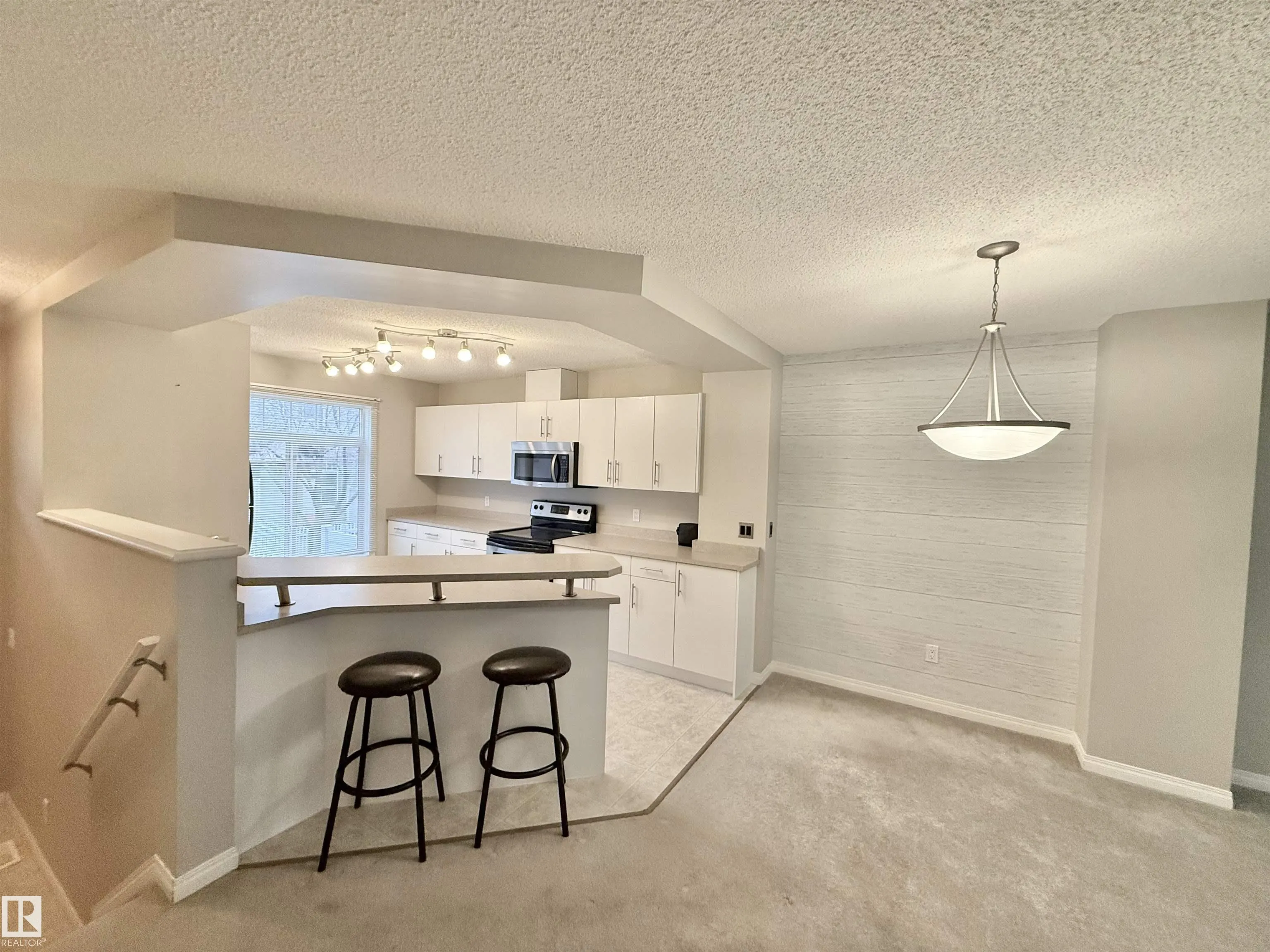 465 HEMINGWAY Road