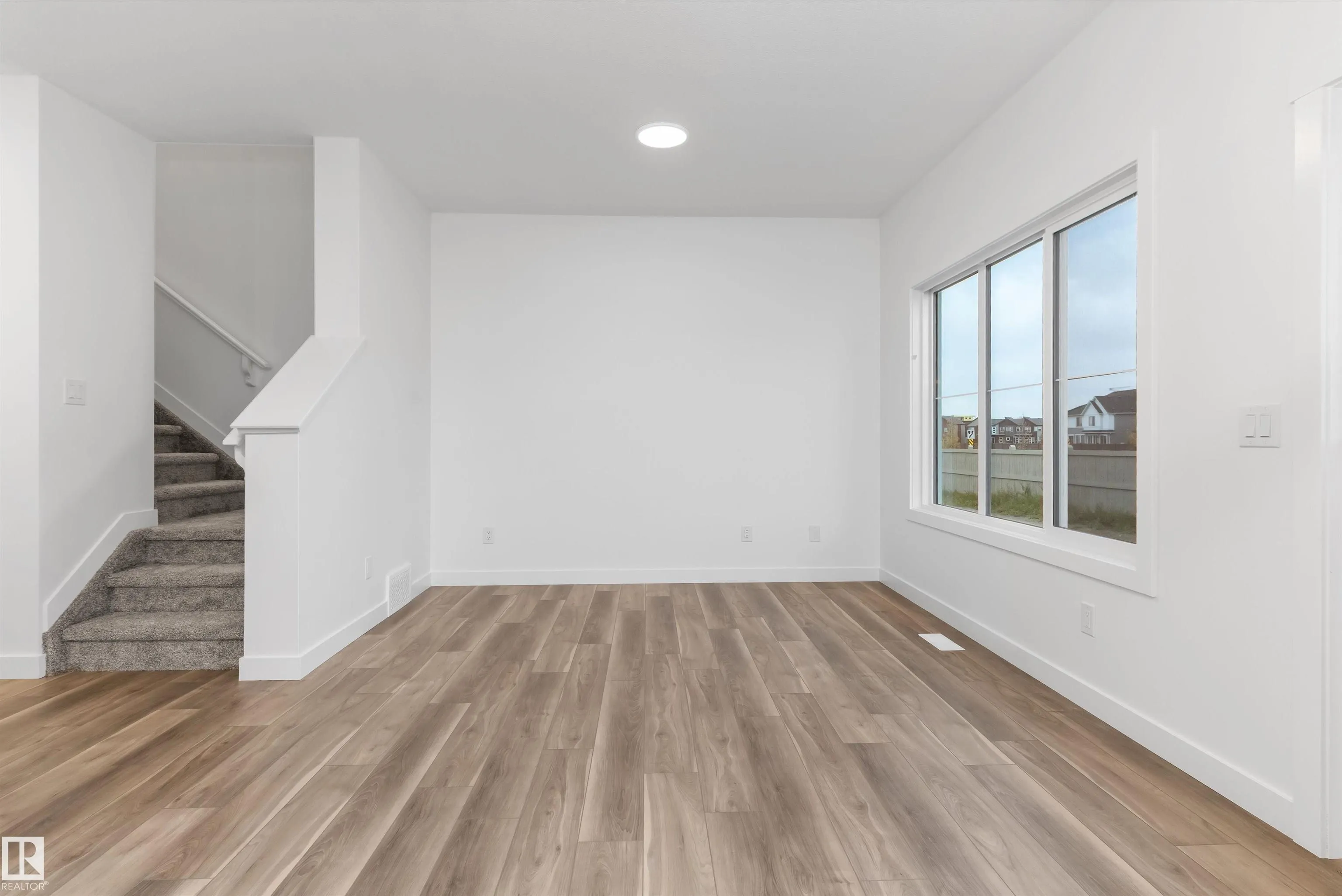 1062 CRISTALL Crescent