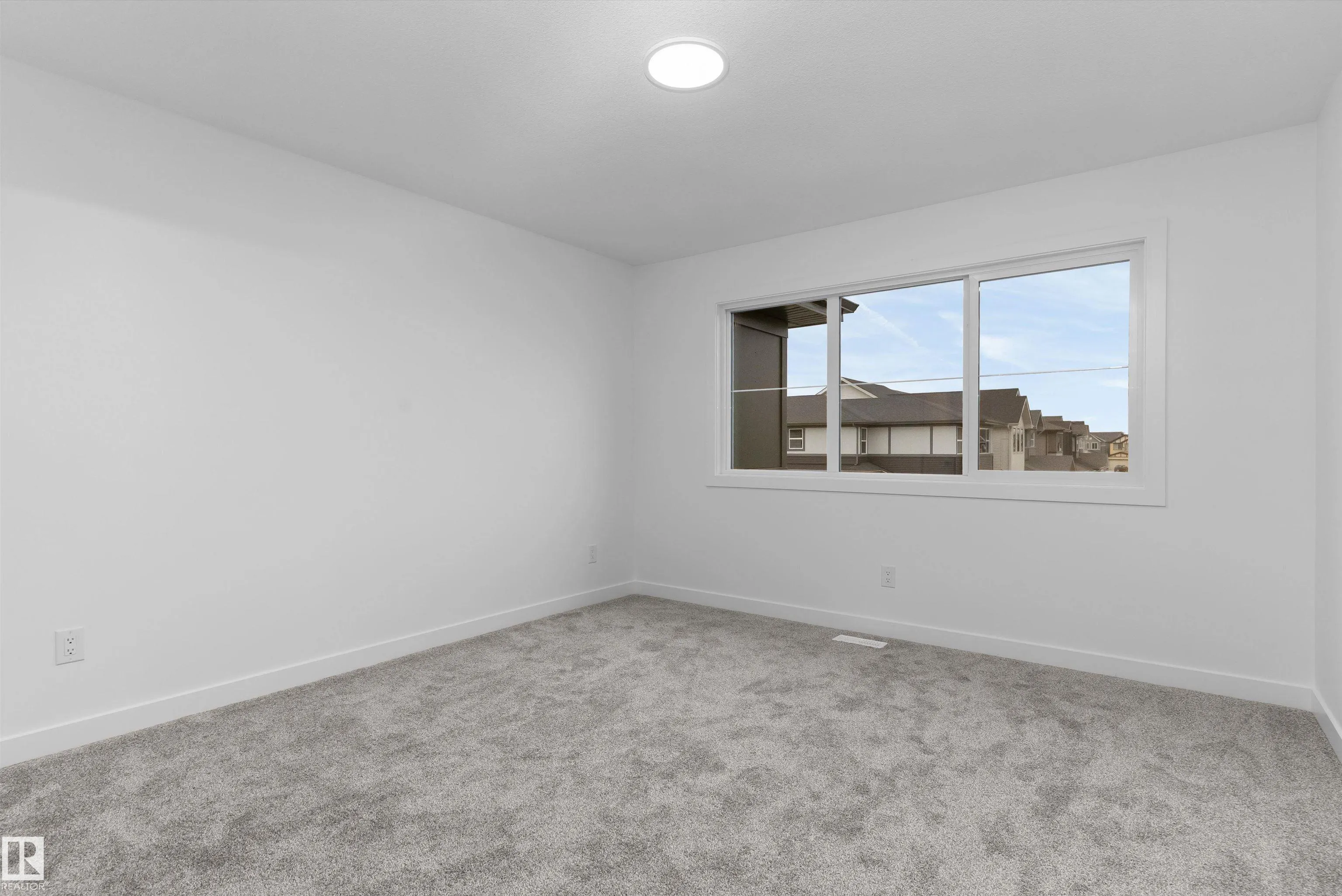 1062 CRISTALL Crescent