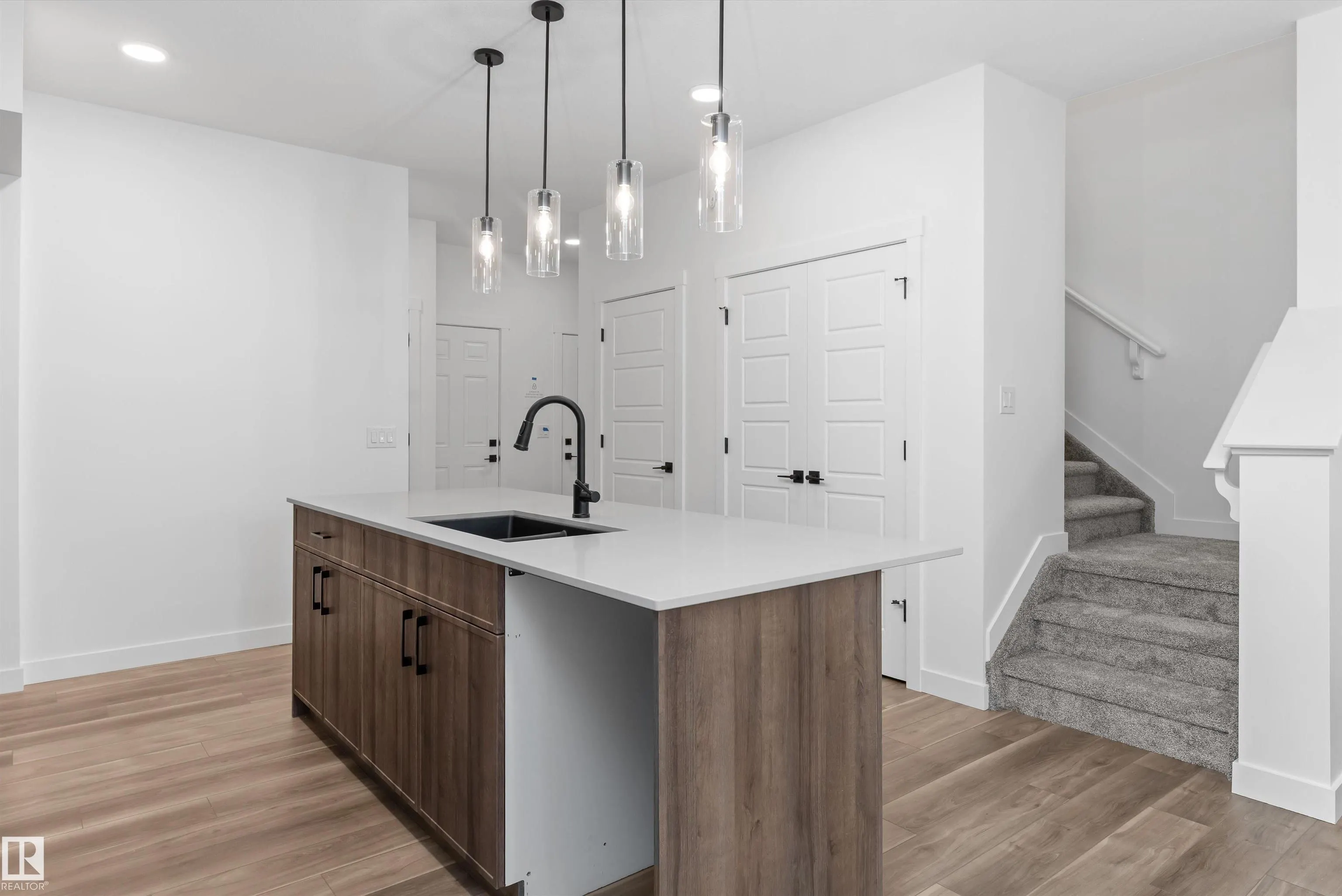 1062 CRISTALL Crescent
