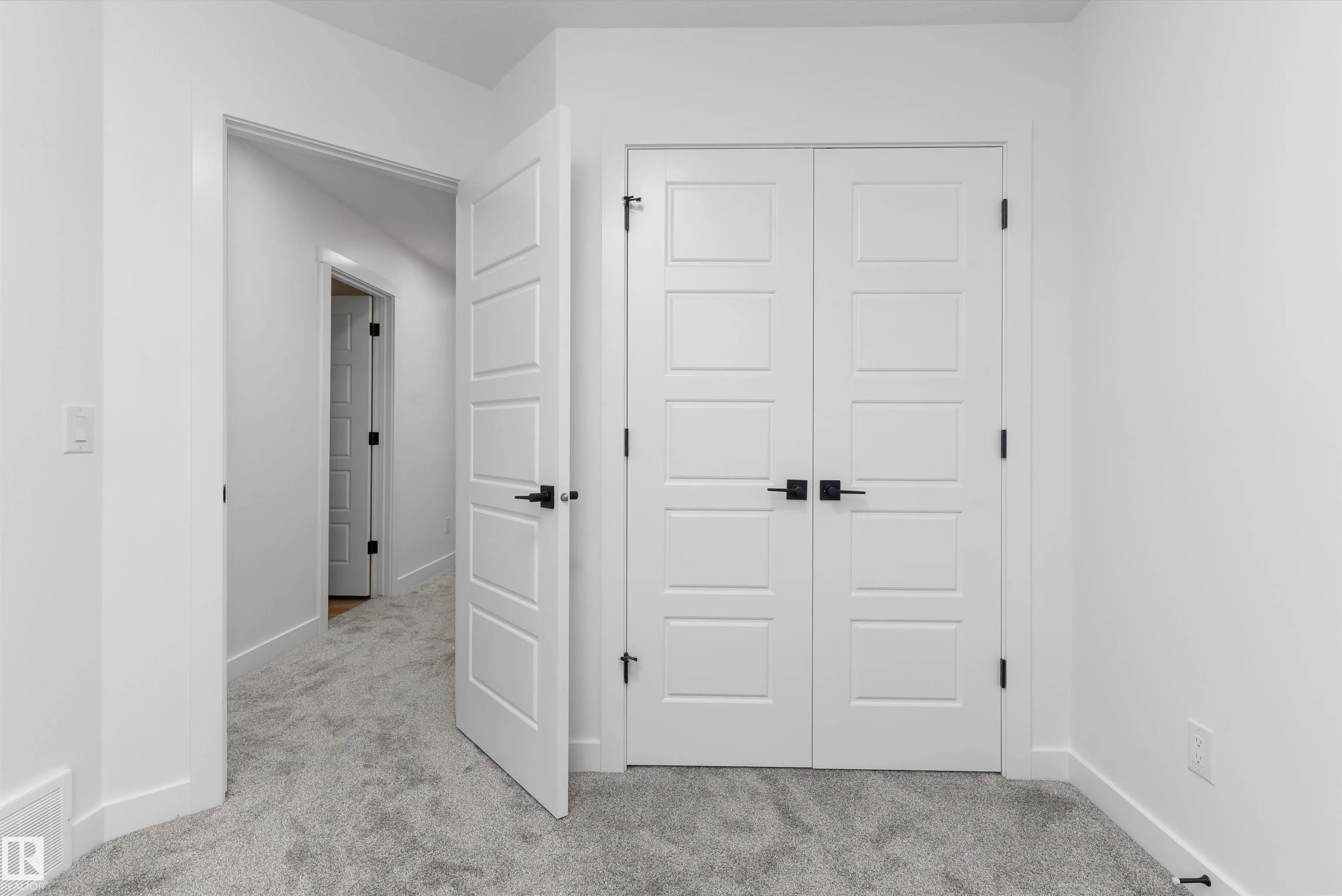 1062 CRISTALL Crescent
