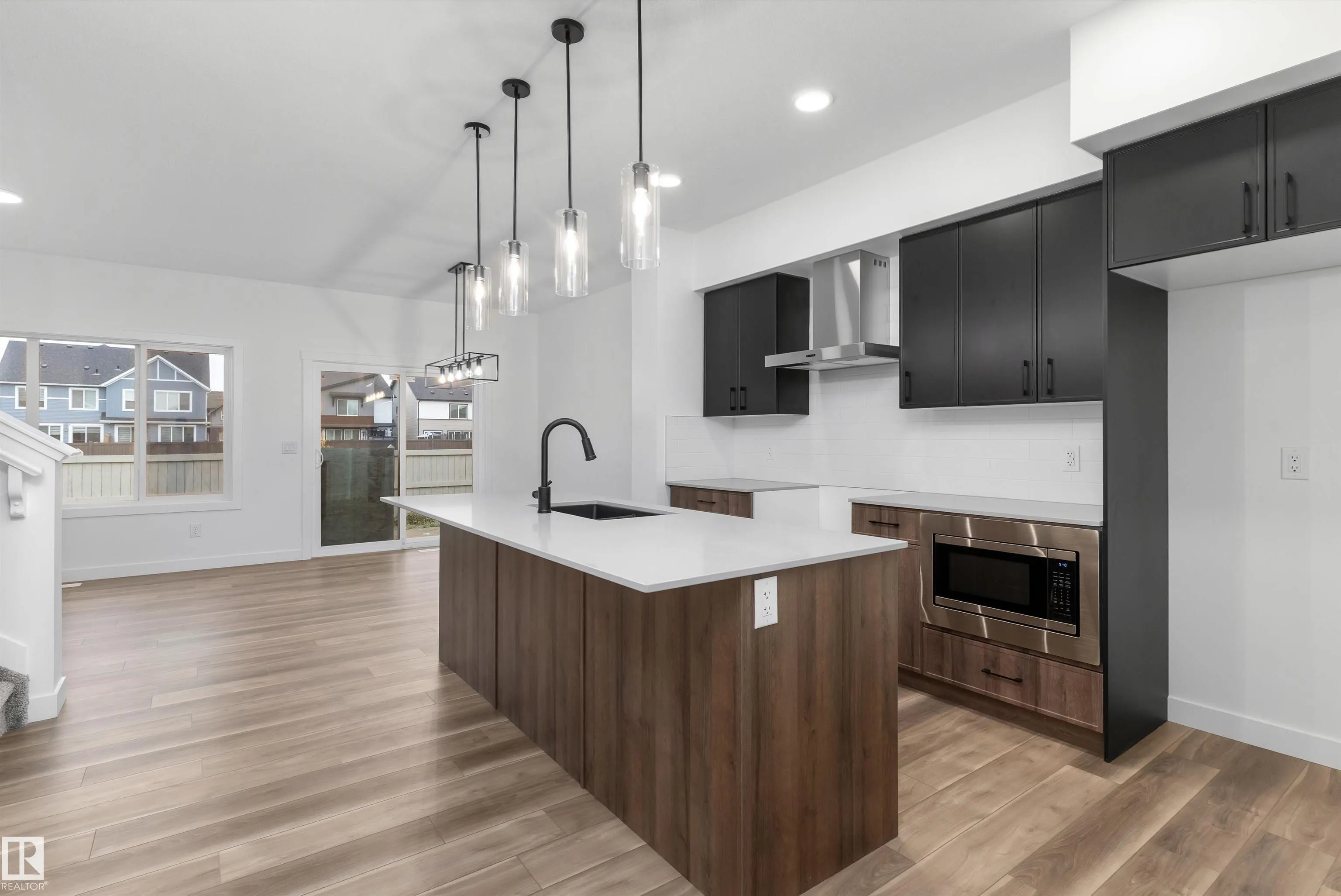 1062 CRISTALL Crescent