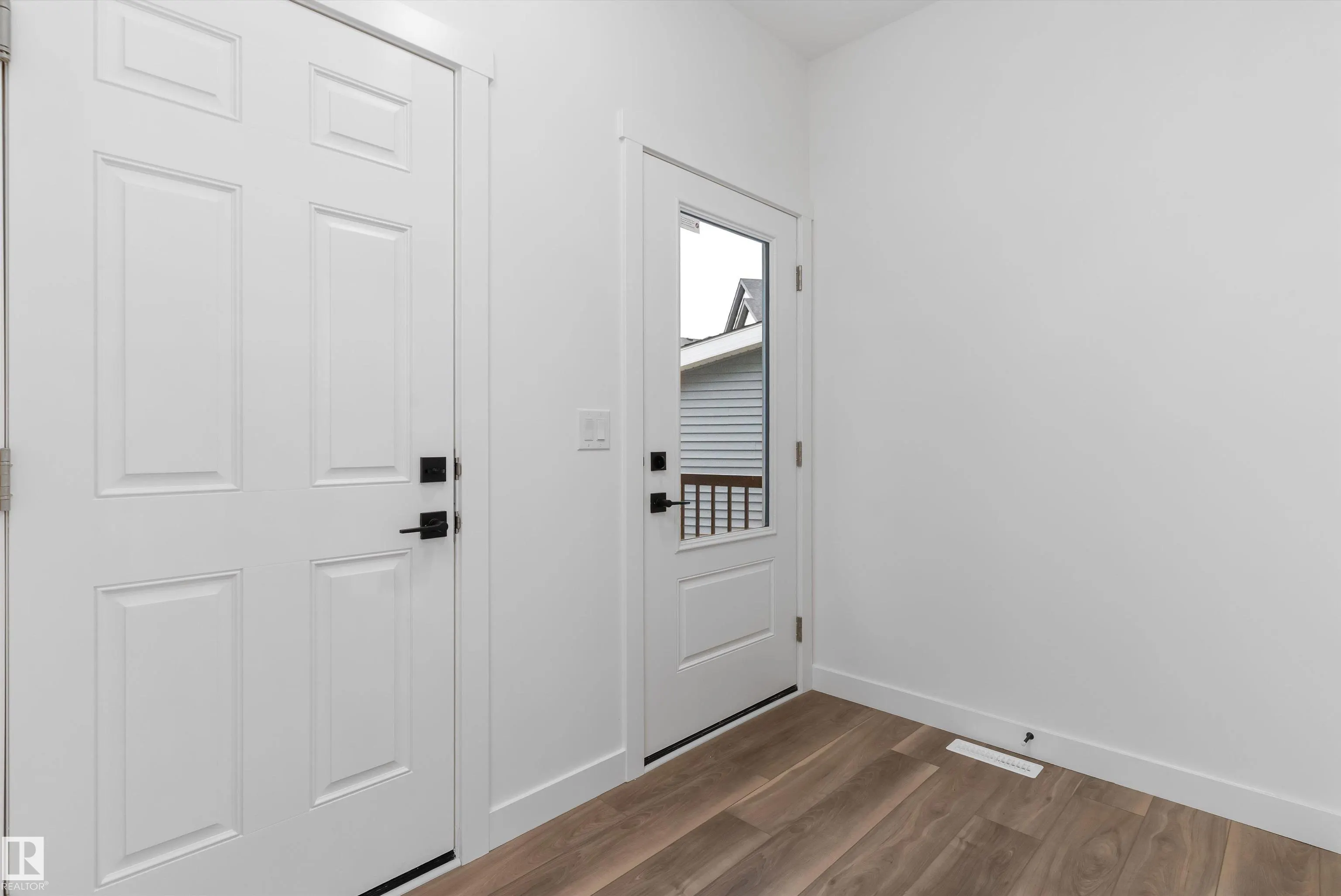 1062 CRISTALL Crescent