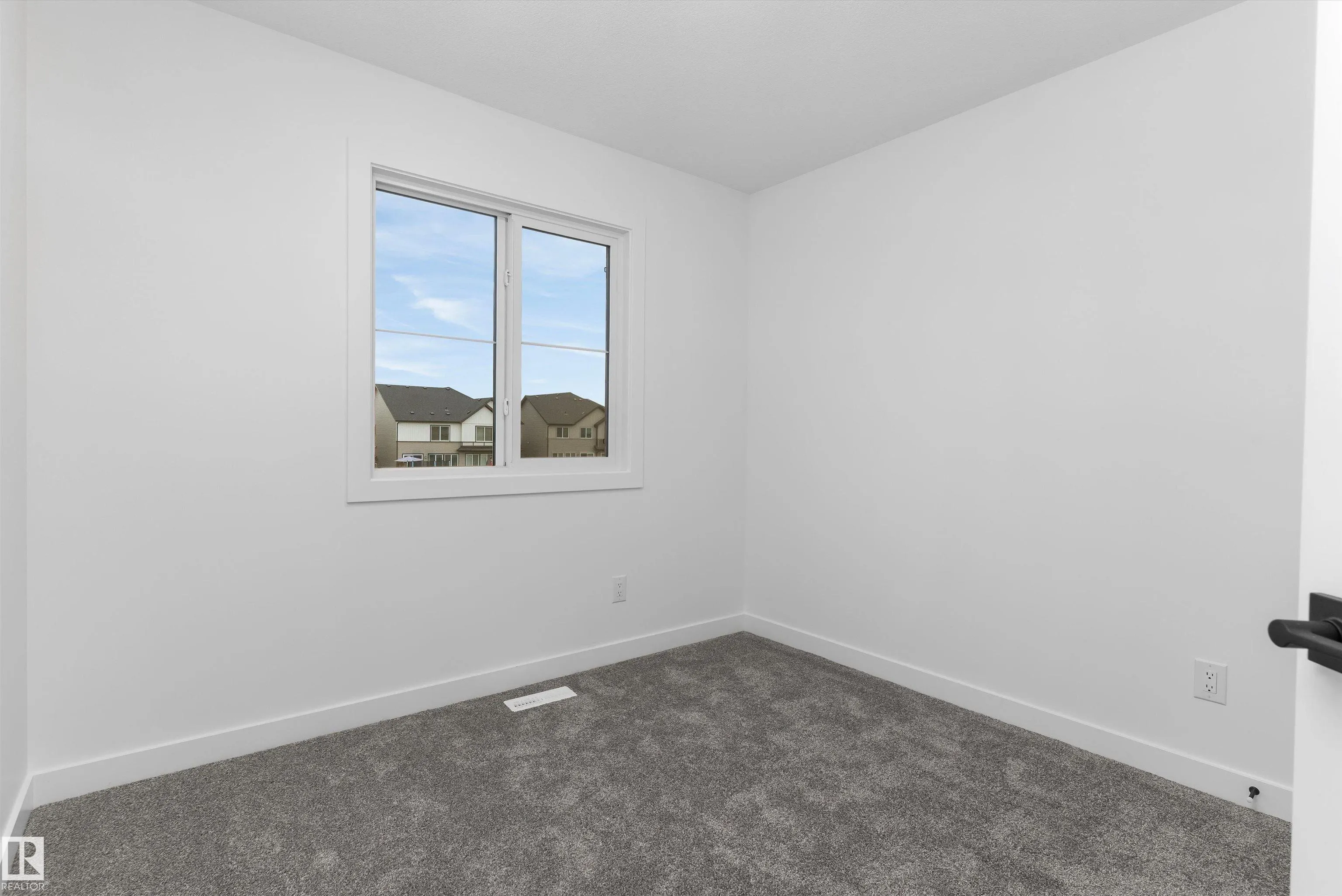 1062 CRISTALL Crescent