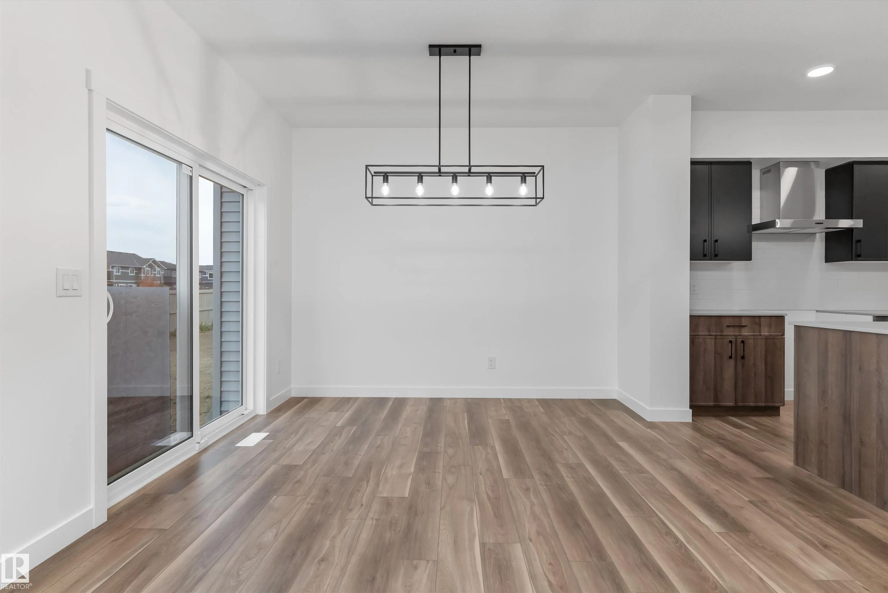 1062 CRISTALL Crescent