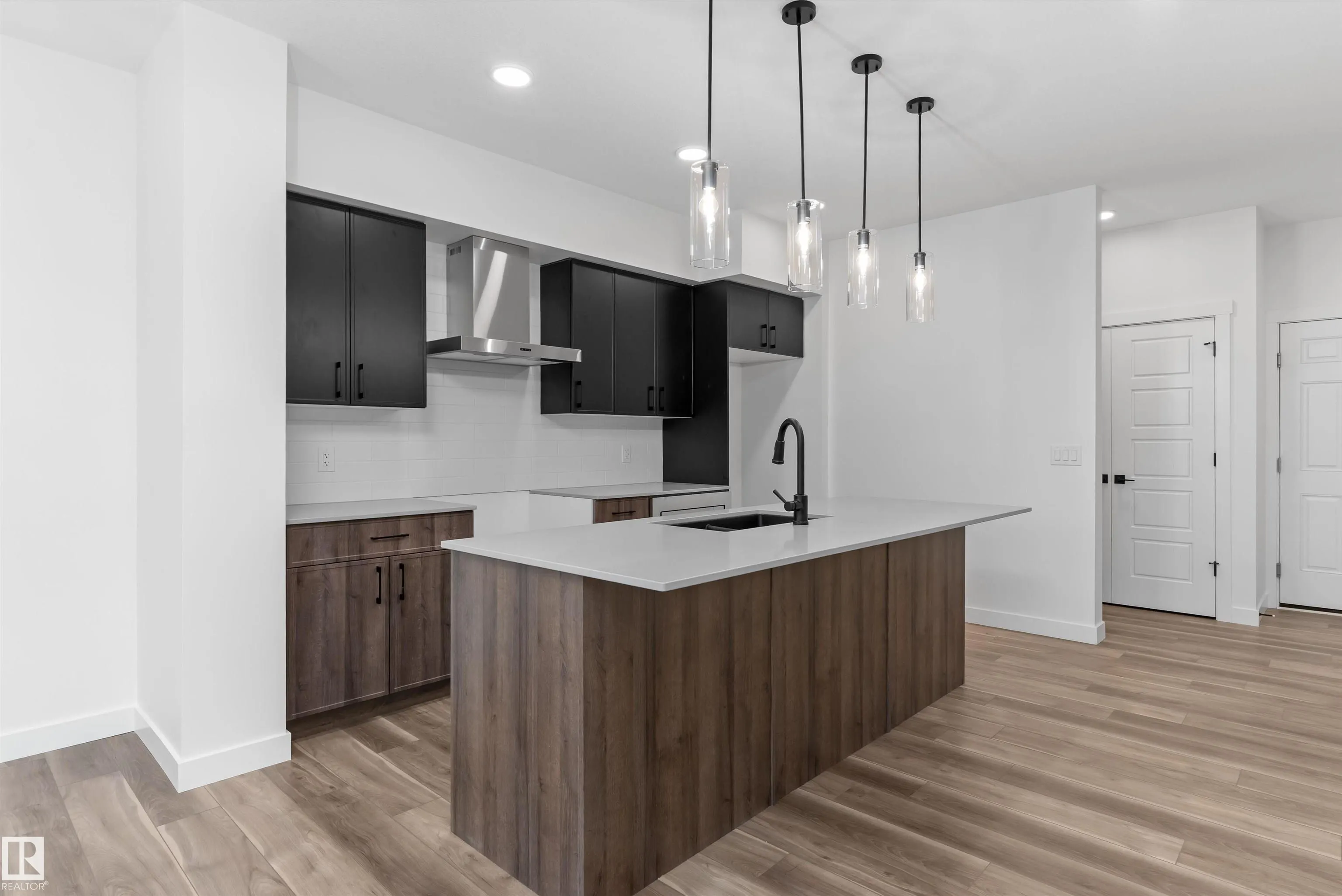 1062 CRISTALL Crescent